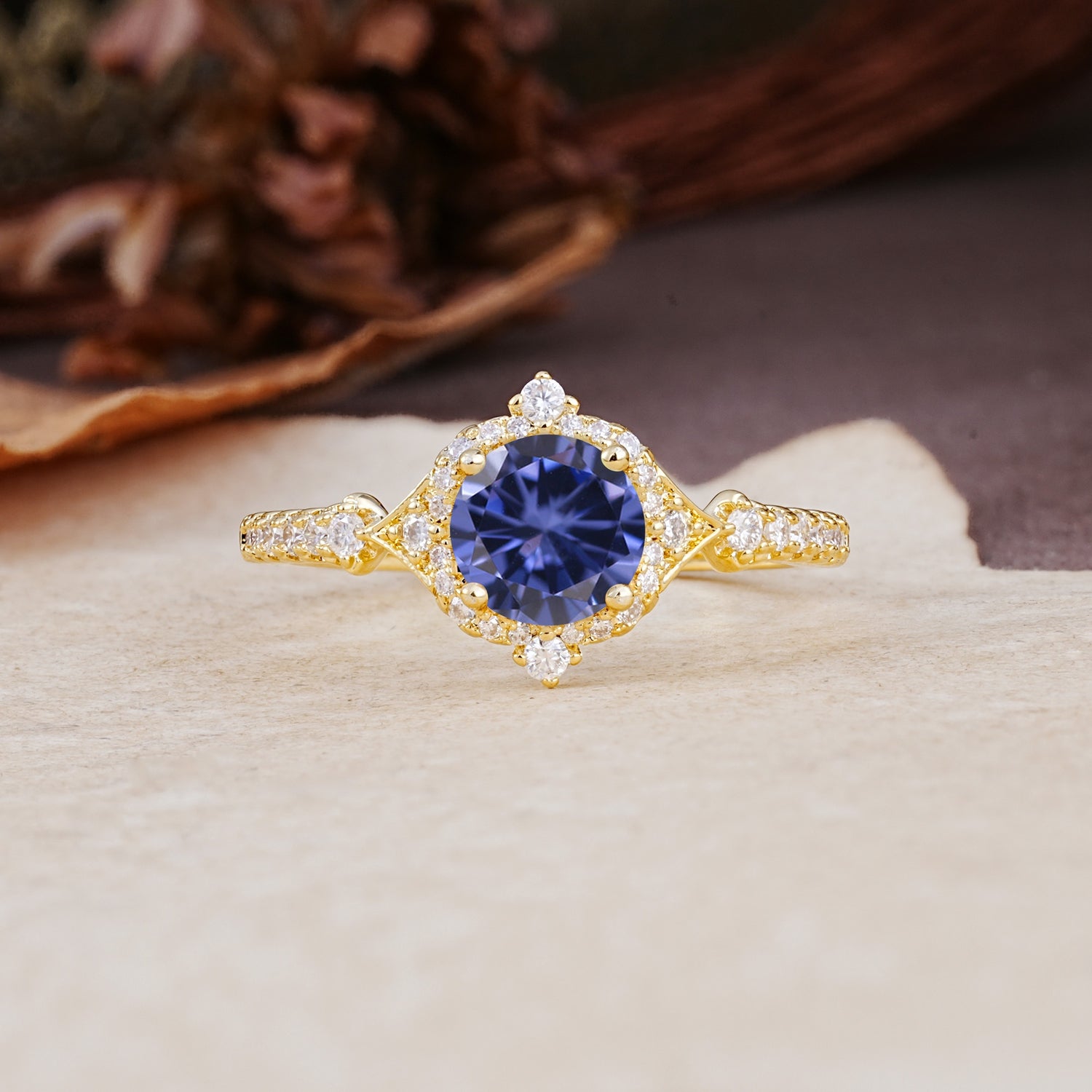 Luxurious Vintage 4-Prong Round Cut Tanzanite Engagement Ring - Additional view