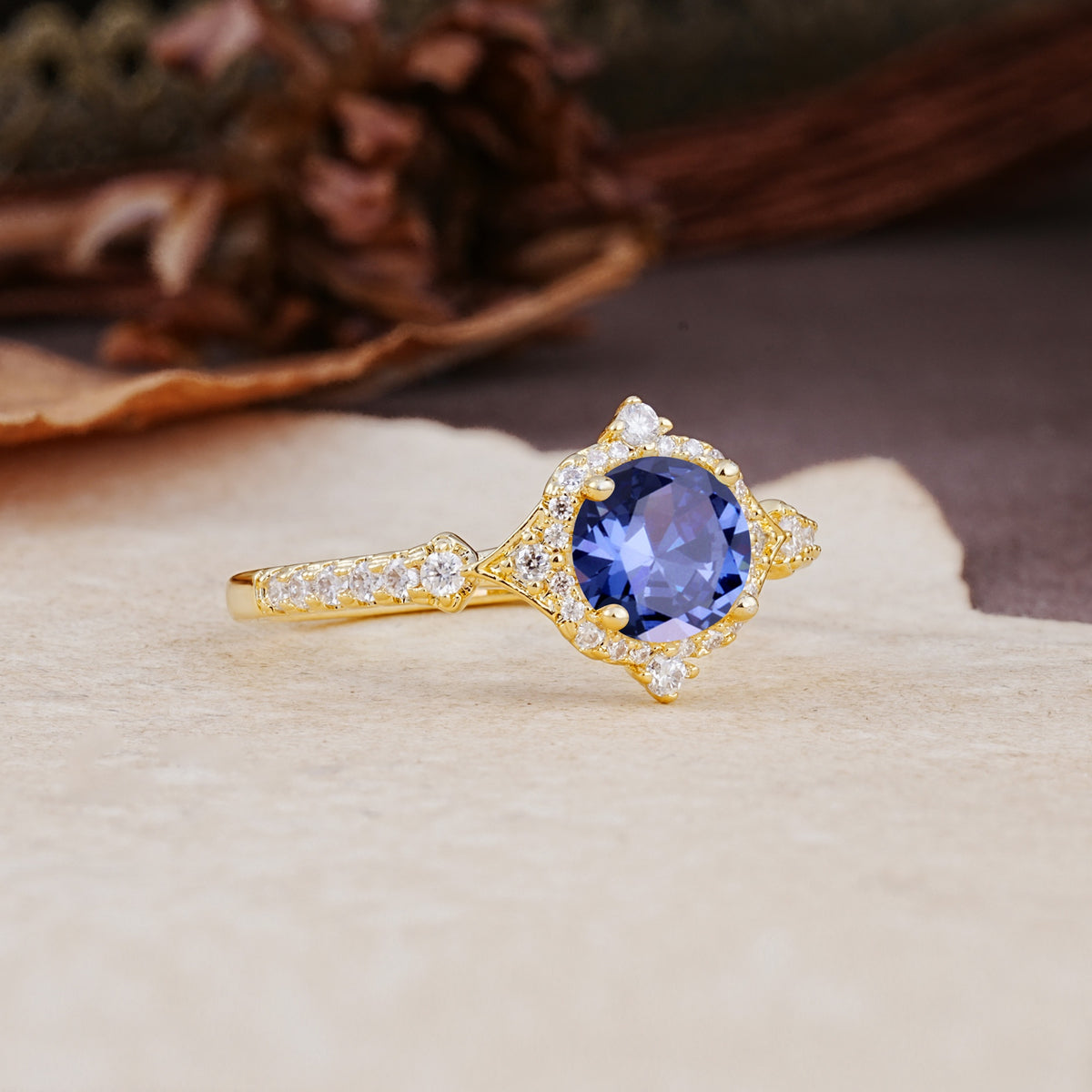 Luxurious Vintage 4-Prong Round Cut Tanzanite Engagement Ring - Additional view