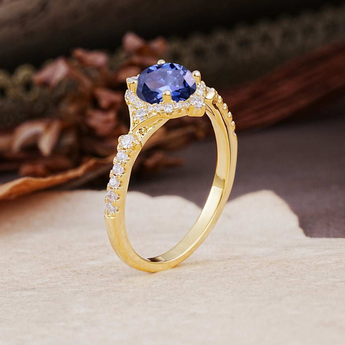 Luxurious Vintage 4-Prong Round Cut Tanzanite Engagement Ring - Additional view