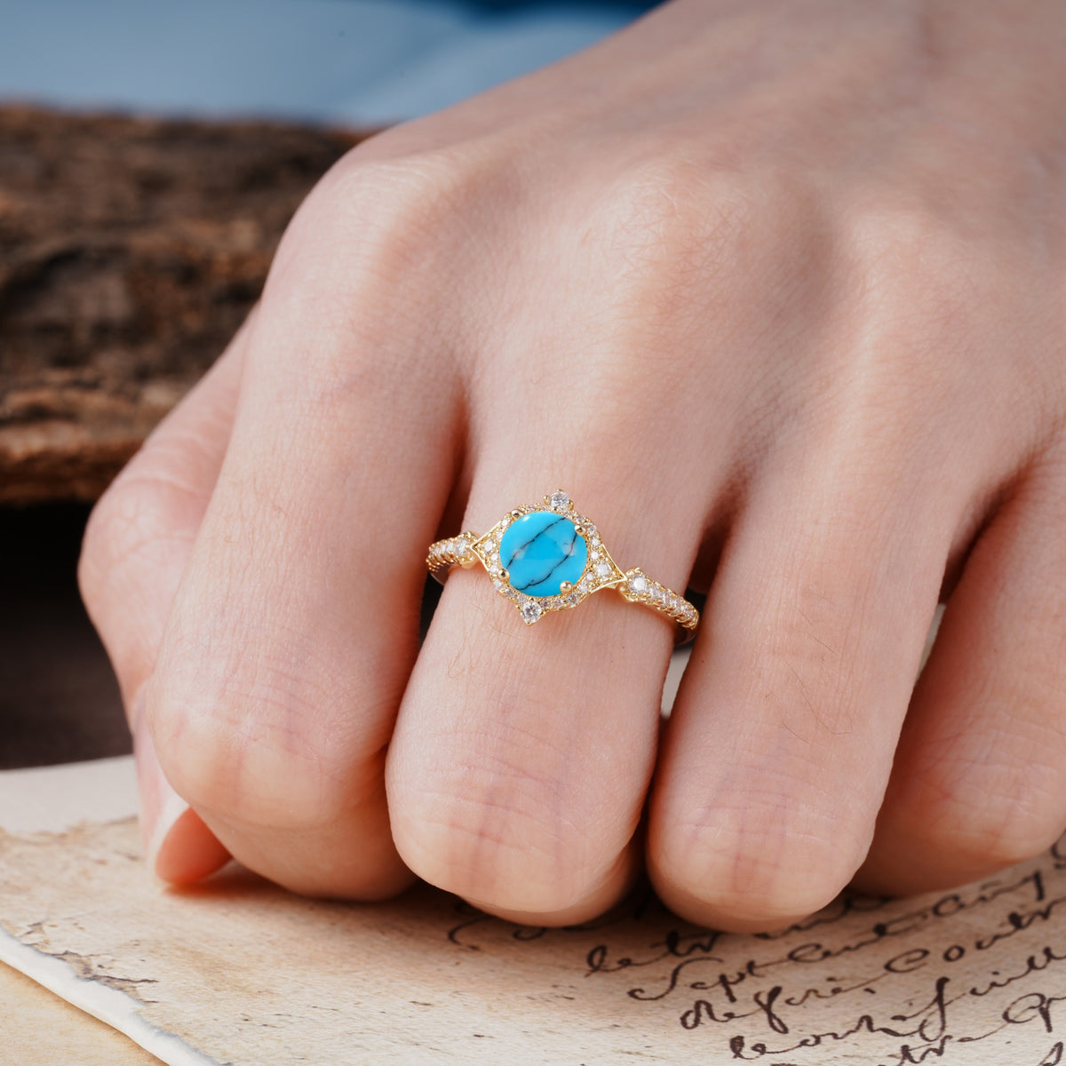 Luxurious Vintage 4-Prong Round Cut Turquoise Engagement Ring - Additional view