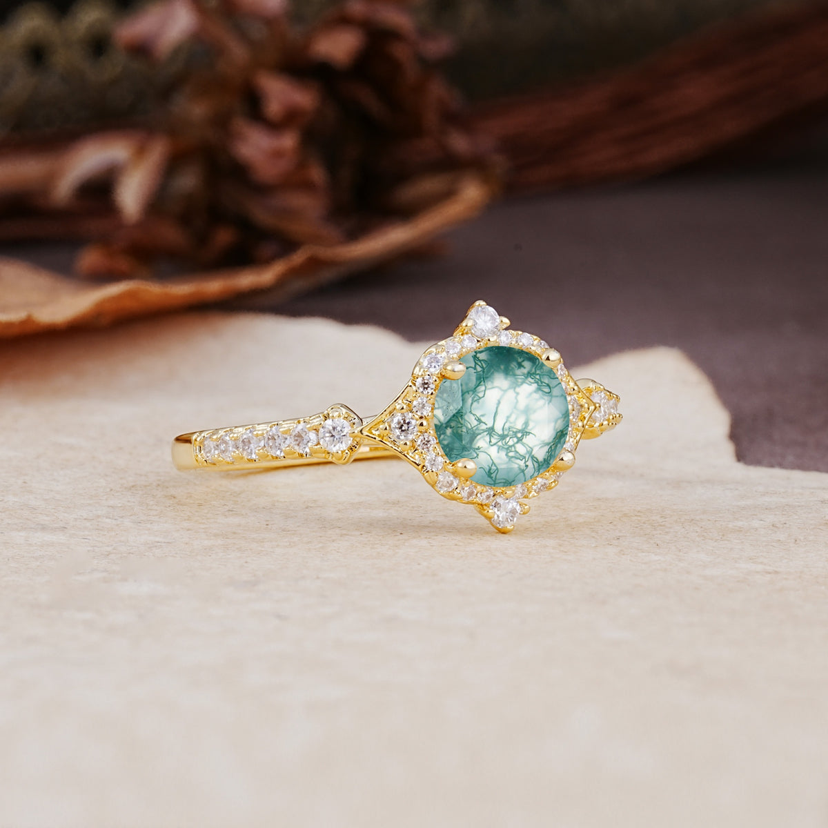 Luxurious Vintage 4-Prong Round Cut Moss Agate Engagement Ring - Additional view