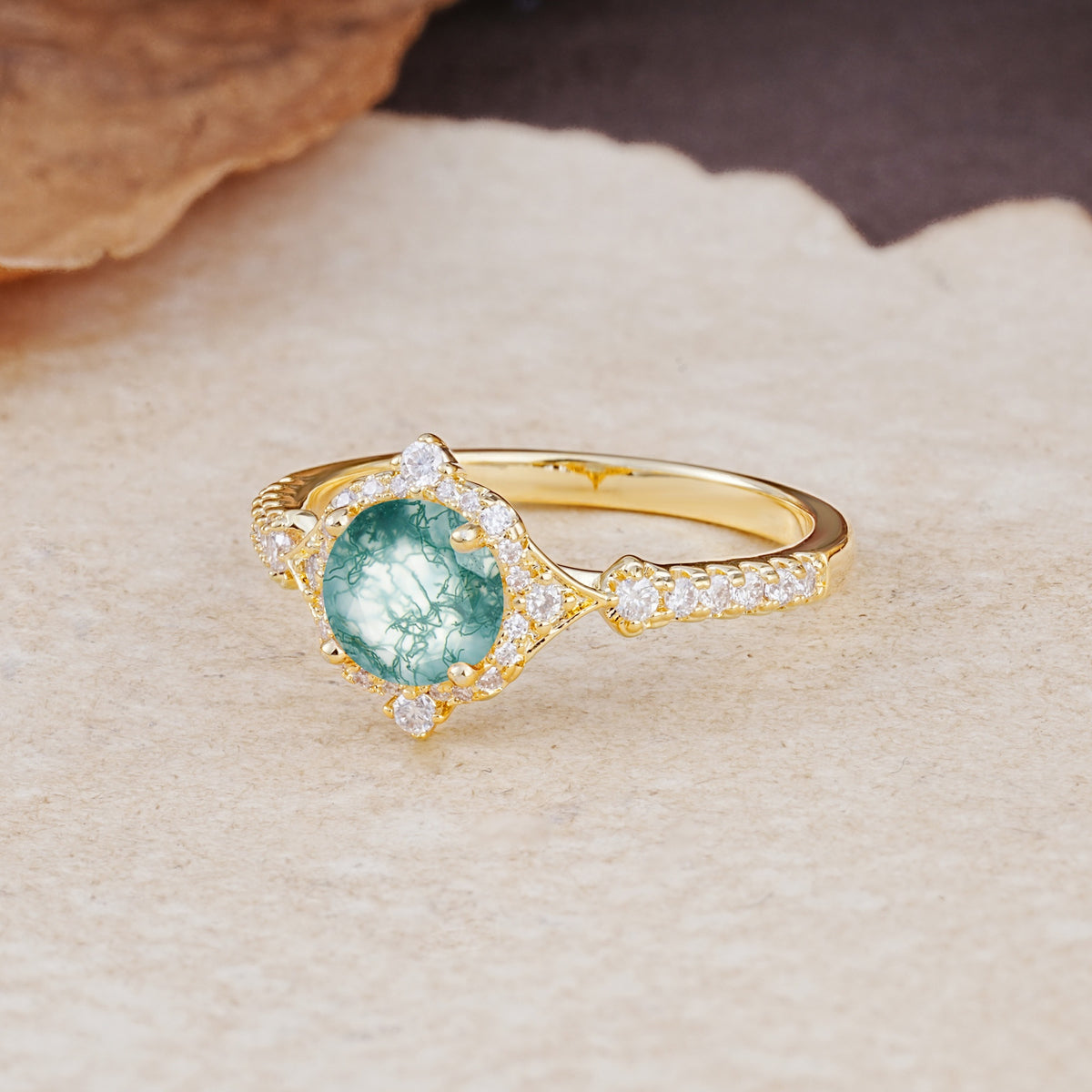 Luxurious Vintage 4-Prong Round Cut Moss Agate Engagement Ring - Additional view