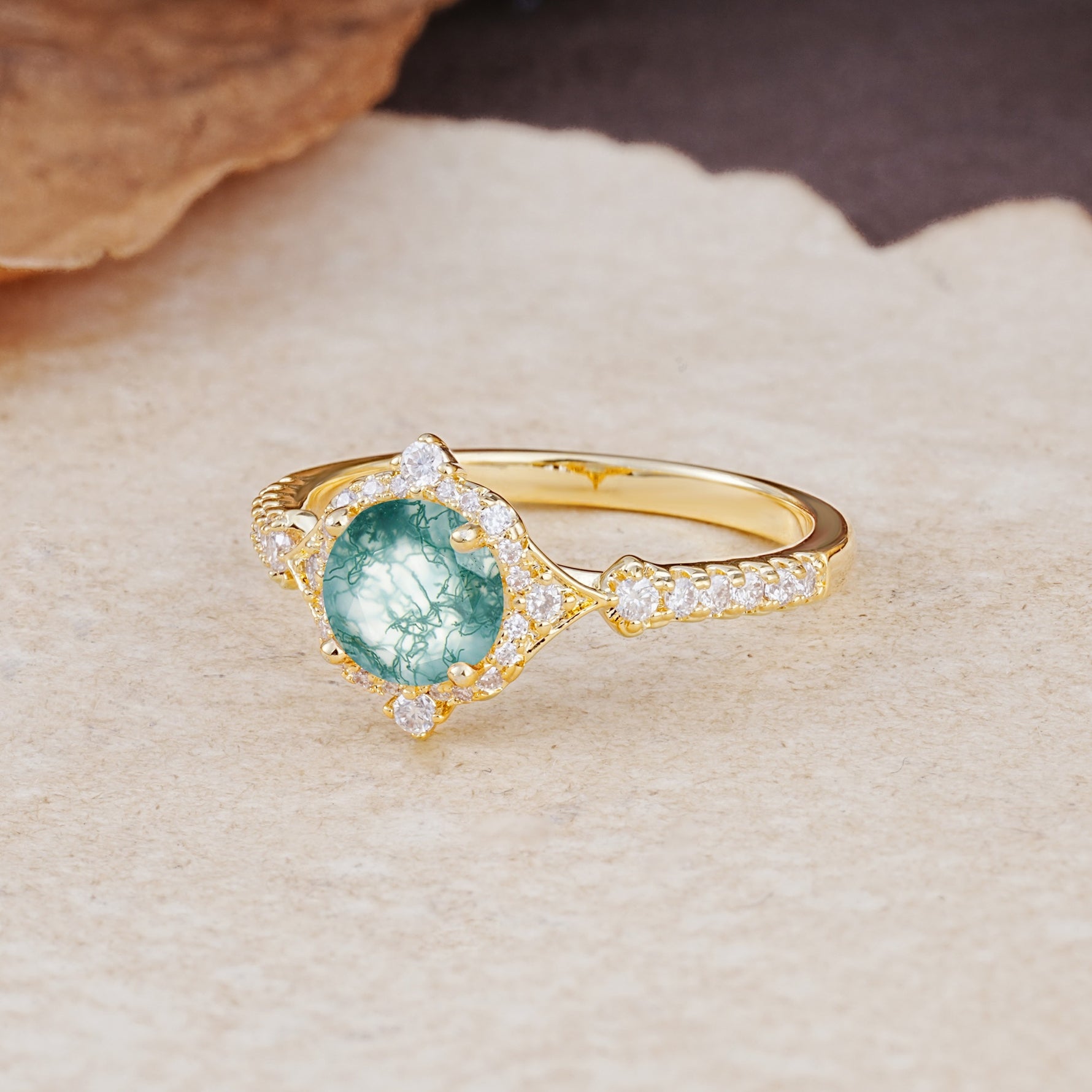Luxurious Vintage 4-Prong Round Cut Moss Agate Engagement Ring - Additional view