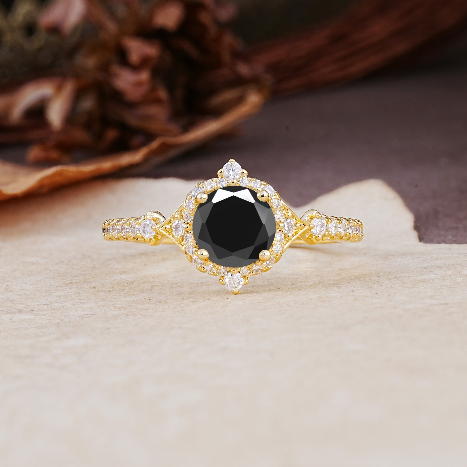 Luxurious Vintage 4-Prong Round Cut Black Onyx Engagement Ring - Additional view