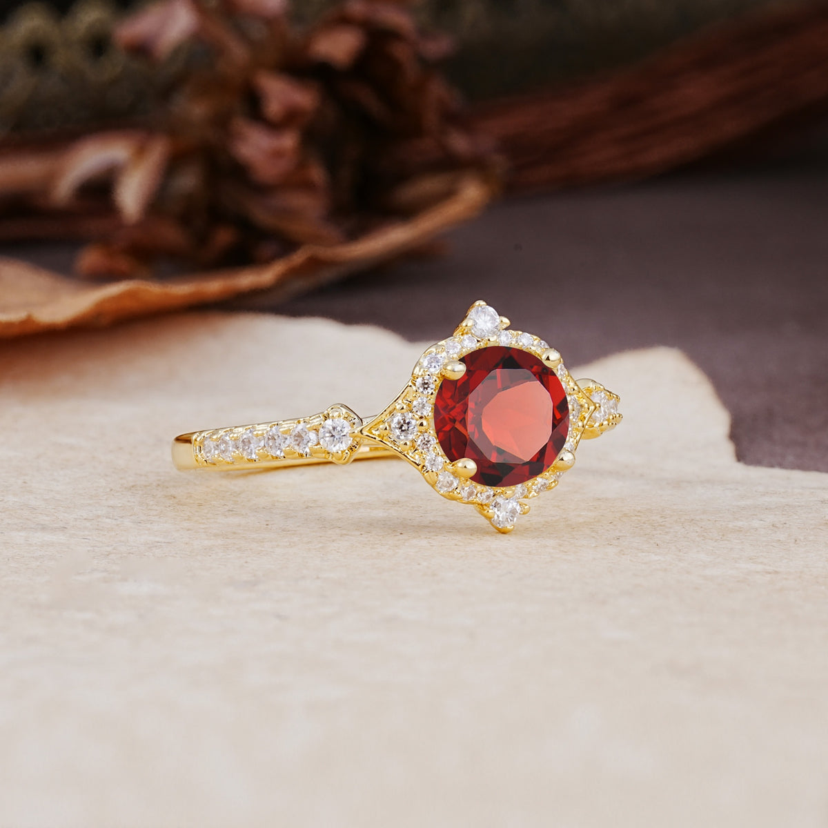 Luxurious Vintage 4-Prong Round Cut Garnet Engagement Ring - Additional view