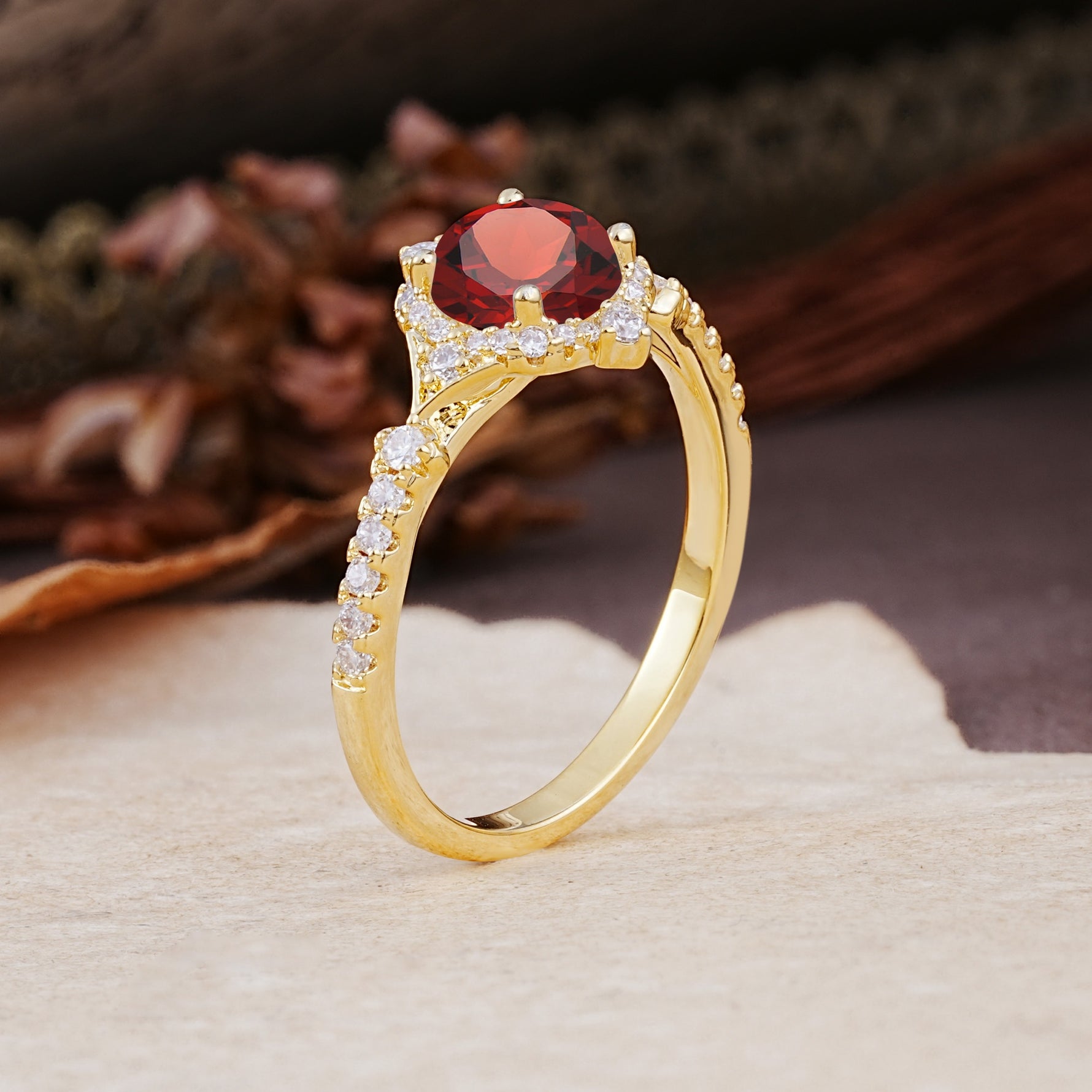 Luxurious Vintage 4-Prong Round Cut Garnet Engagement Ring - Additional view
