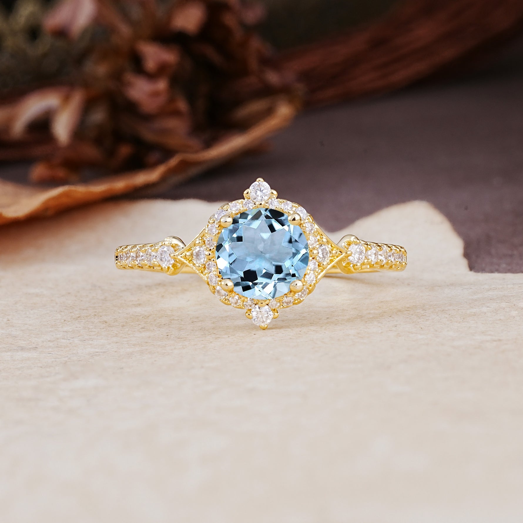 Luxurious Vintage 4-Prong Round Cut Aquamarine Engagement Ring - Additional view