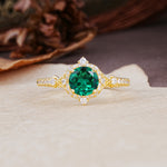 Luxurious Vintage 4-Prong Round Cut Emerald Engagement Ring - Additional view