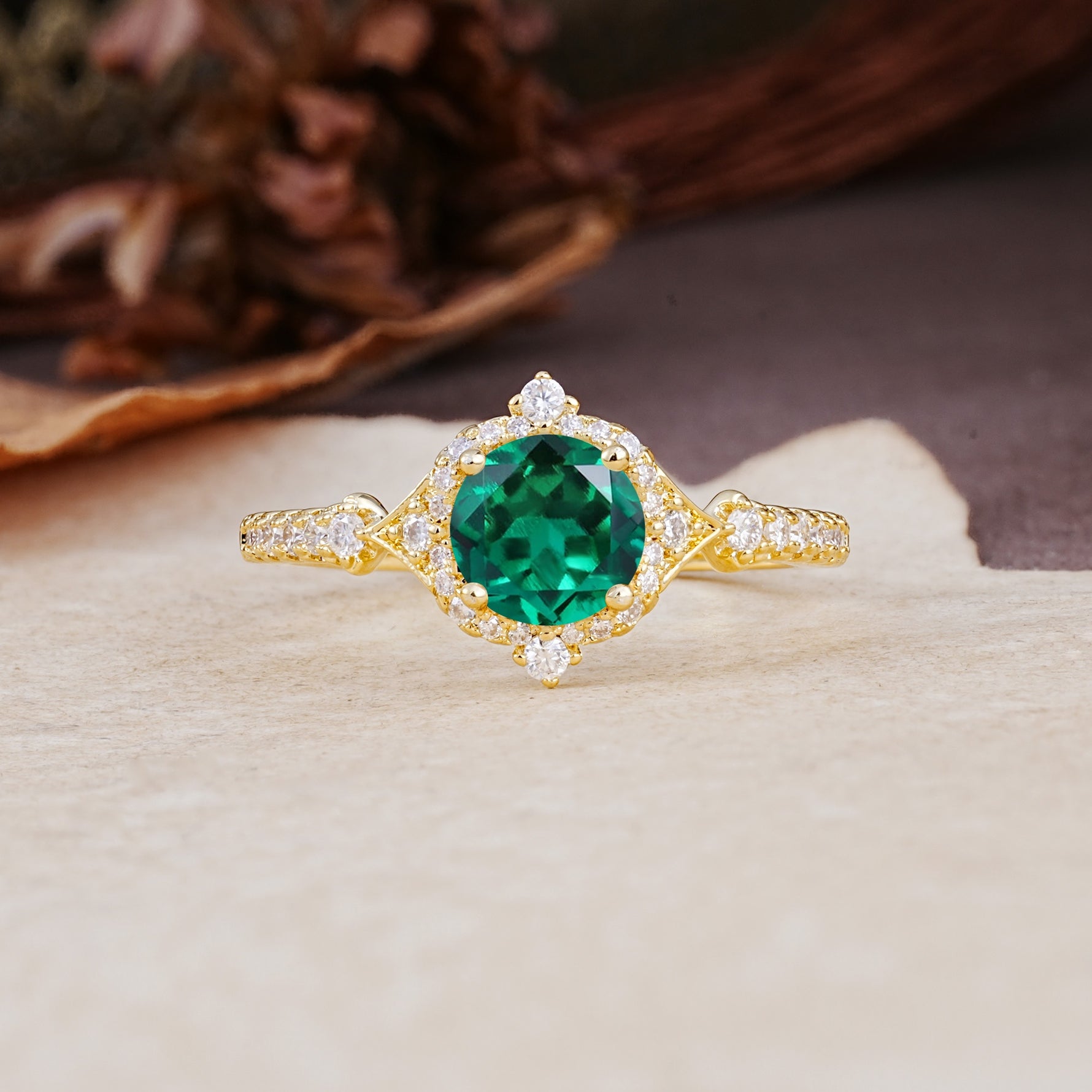 Luxurious Vintage 4-Prong Round Cut Emerald Engagement Ring - Additional view