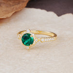 Luxurious Vintage 4-Prong Round Cut Emerald Engagement Ring - Additional view