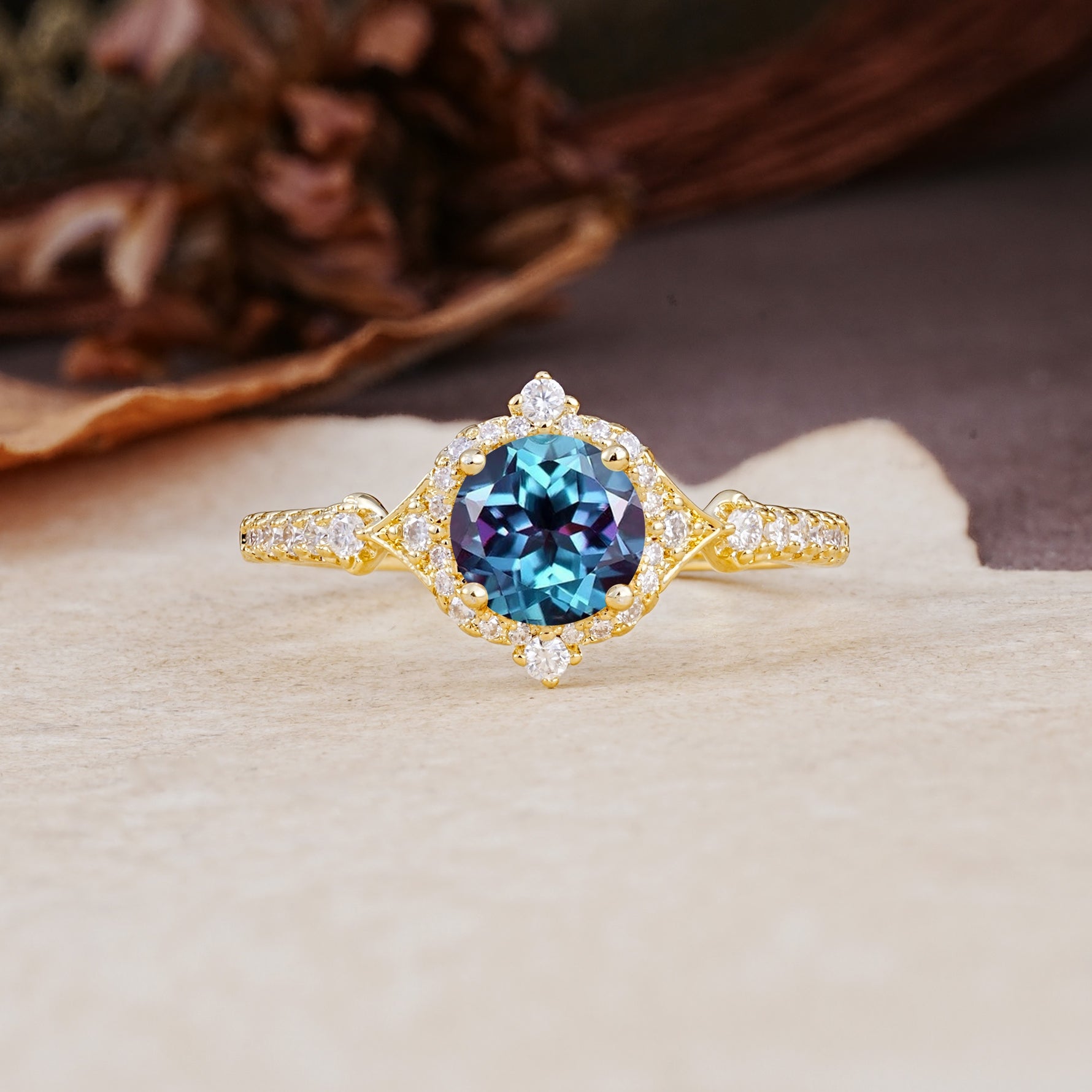 Luxurious Vintage 4-Prong Round Cut Alexandrite Engagement Ring - Additional view