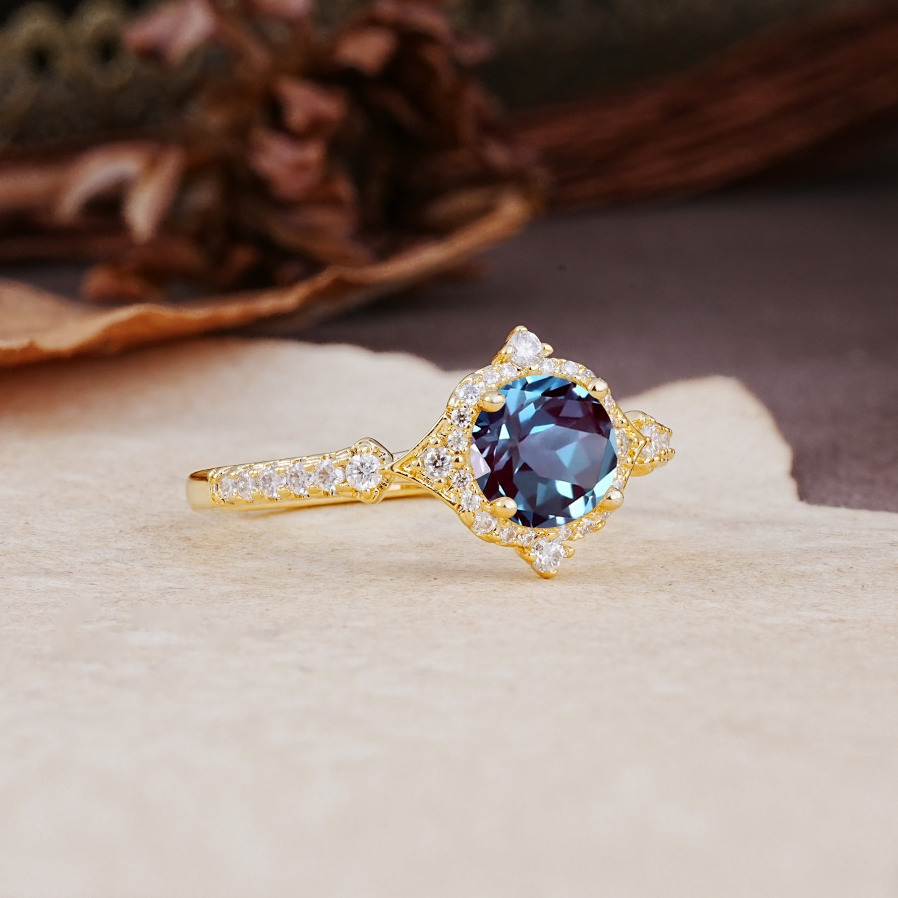 Luxurious Vintage 4-Prong Round Cut Alexandrite Engagement Ring - Additional view