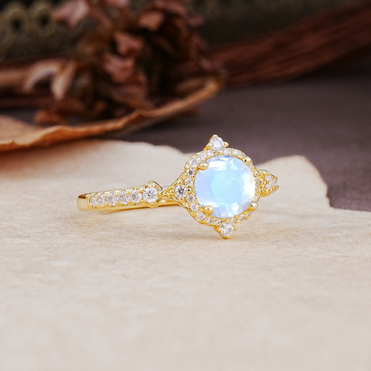 Luxurious Vintage 4-Prong Round Cut Moonstone Engagement Ring - Additional view