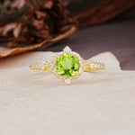 Luxurious Vintage 4-Prong Round Cut Peridot Engagement Ring - Additional view