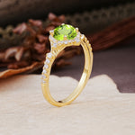 Luxurious Vintage 4-Prong Round Cut Peridot Engagement Ring - Additional view