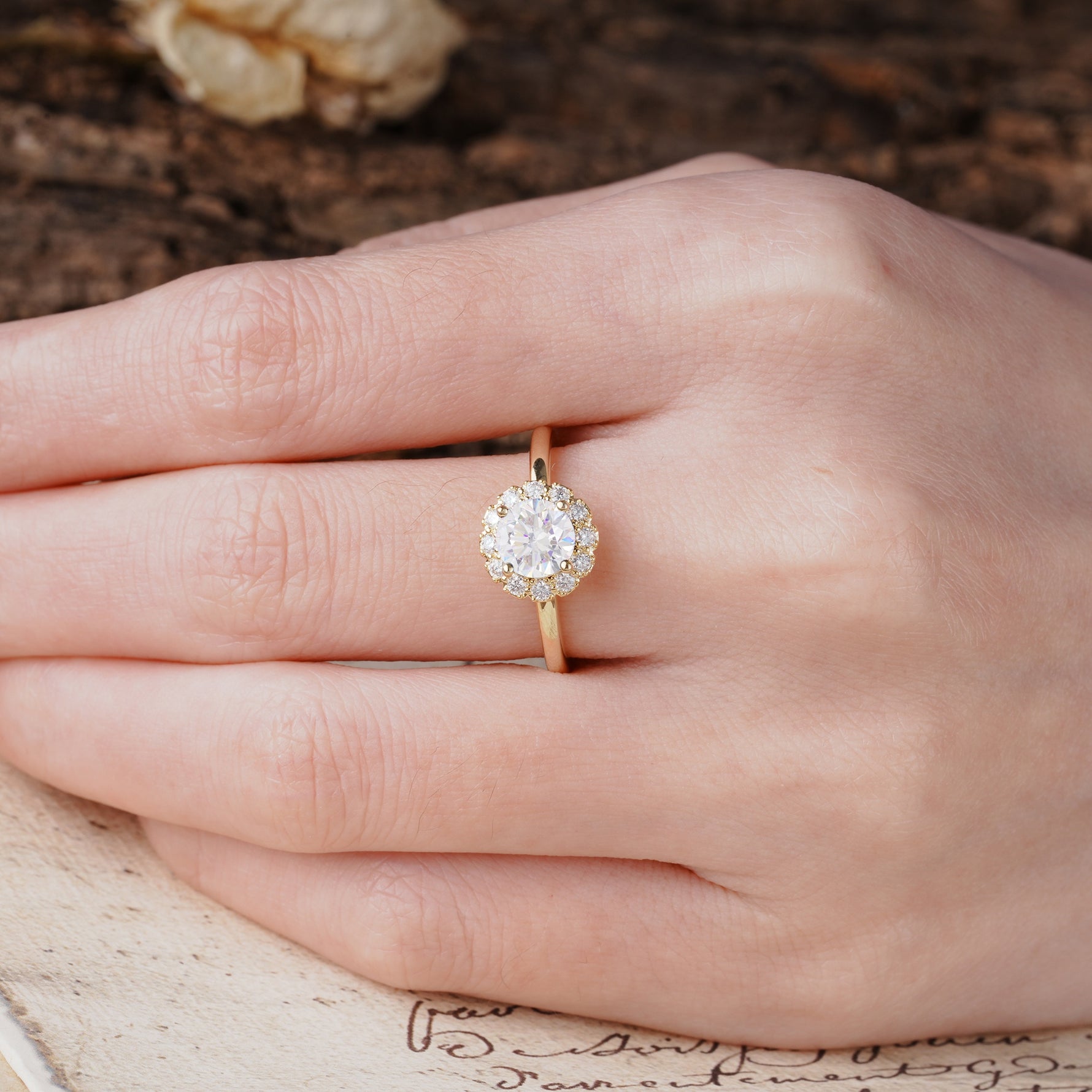 Classic Retro Unique 4-Prong Round Cut Moissanite Engagement Ring - Additional view