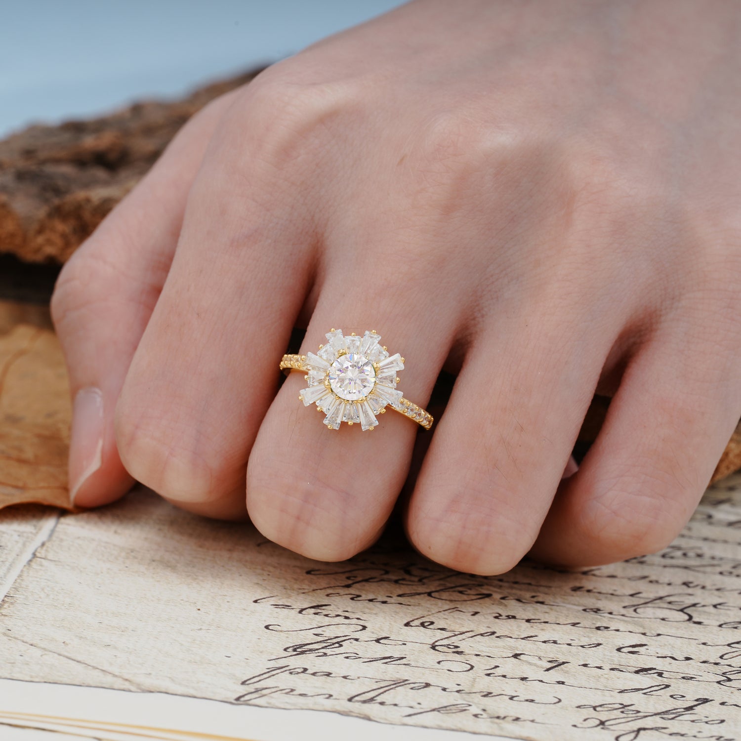 Unique and Creative Sunflower-Shaped 4-Prong Setting with Round Cut Moissanite Engagement Ring