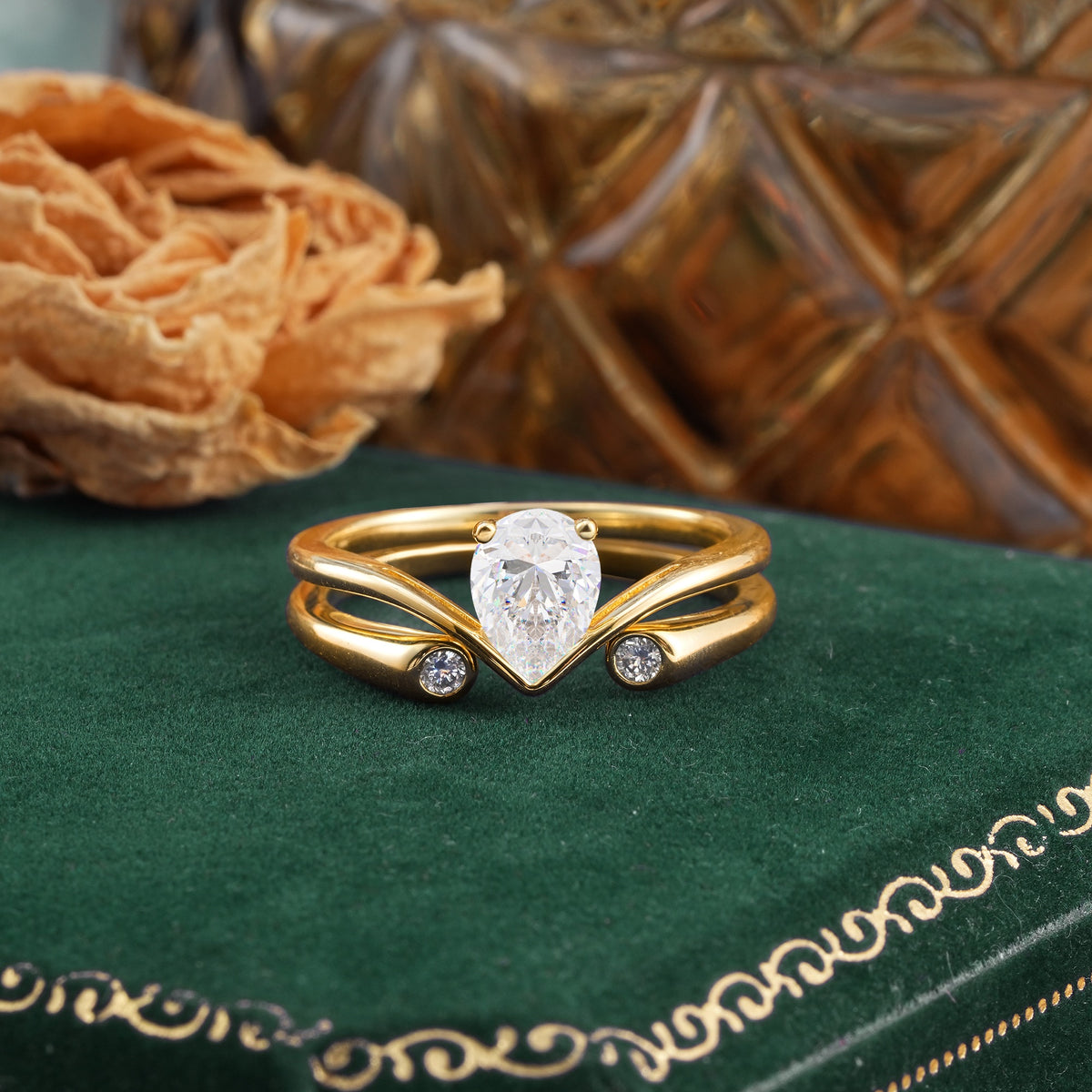 Elegant Pear Cut Moissanite  with Curved Split Shank and Flanking Round Brilliant Accents Bridal Ring Set - Yellow-Gold