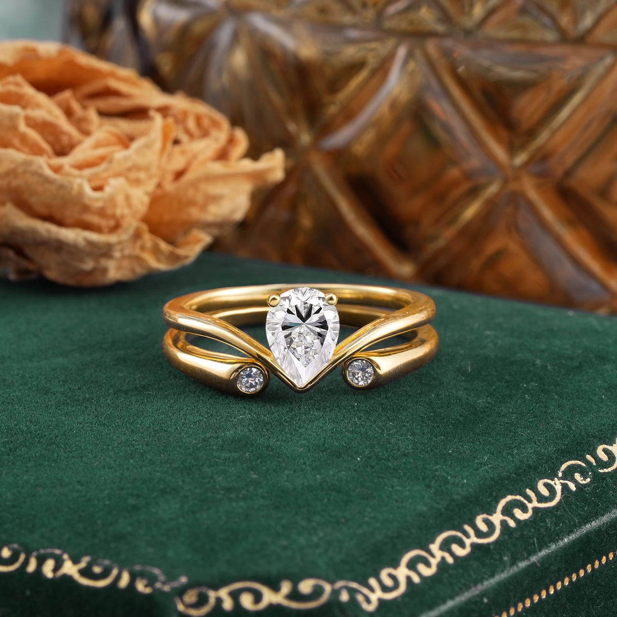 Elegant Pear Cut Lab Diamond  with Curved Split Shank and Flanking Round Brilliant Accents Bridal Ring Set - Yellow-Gold