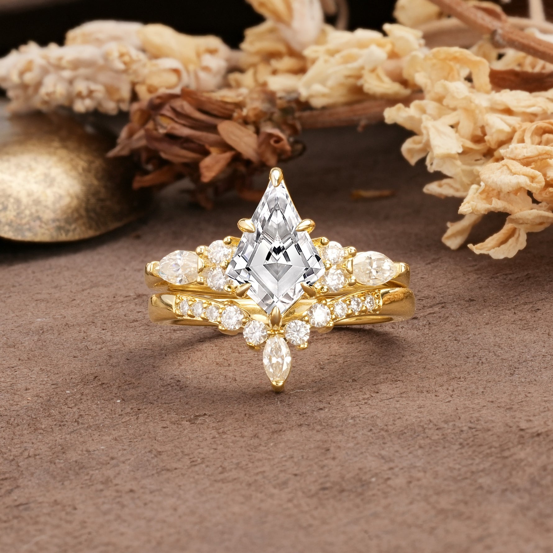 Vintage Milgrain Floral Kite Cut Lab Diamond Bridal ring set - Yellow-Gold
