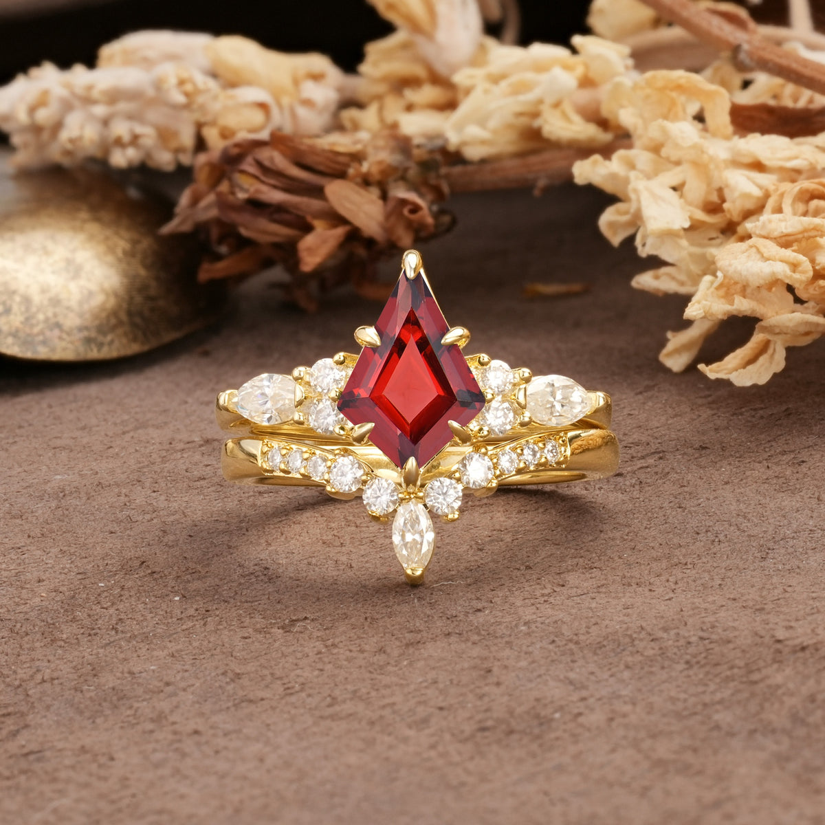 Vintage Milgrain Floral Kite Cut Garnet Bridal ring set - Yellow-Gold