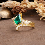 Vintage Milgrain Floral Kite Cut Emerald Bridal ring set - Rose-Gold