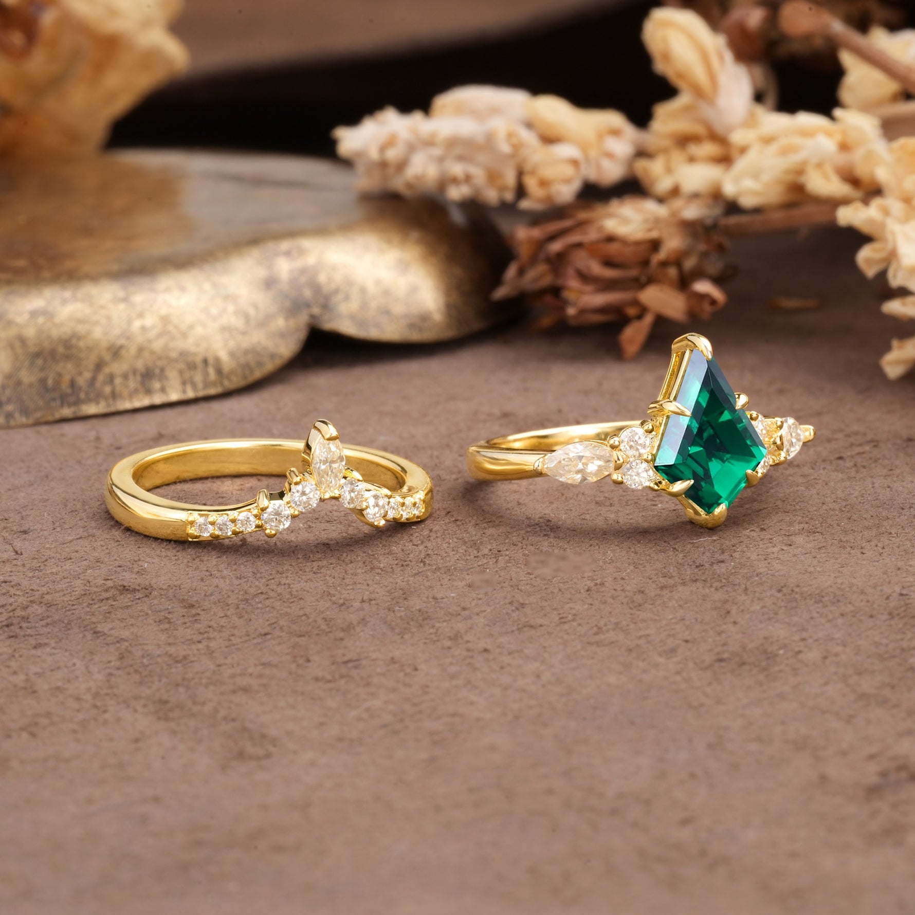 Vintage Milgrain Floral Kite Cut Emerald Bridal ring set - Additional view