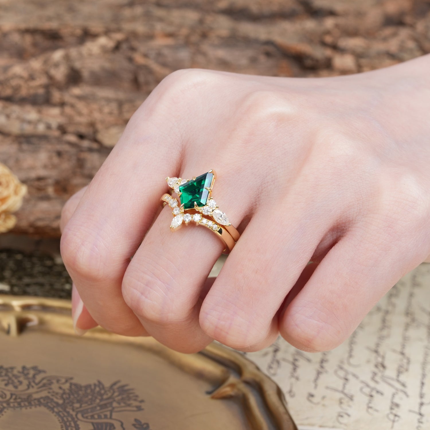 Vintage Milgrain Floral Kite Cut Emerald Bridal ring set