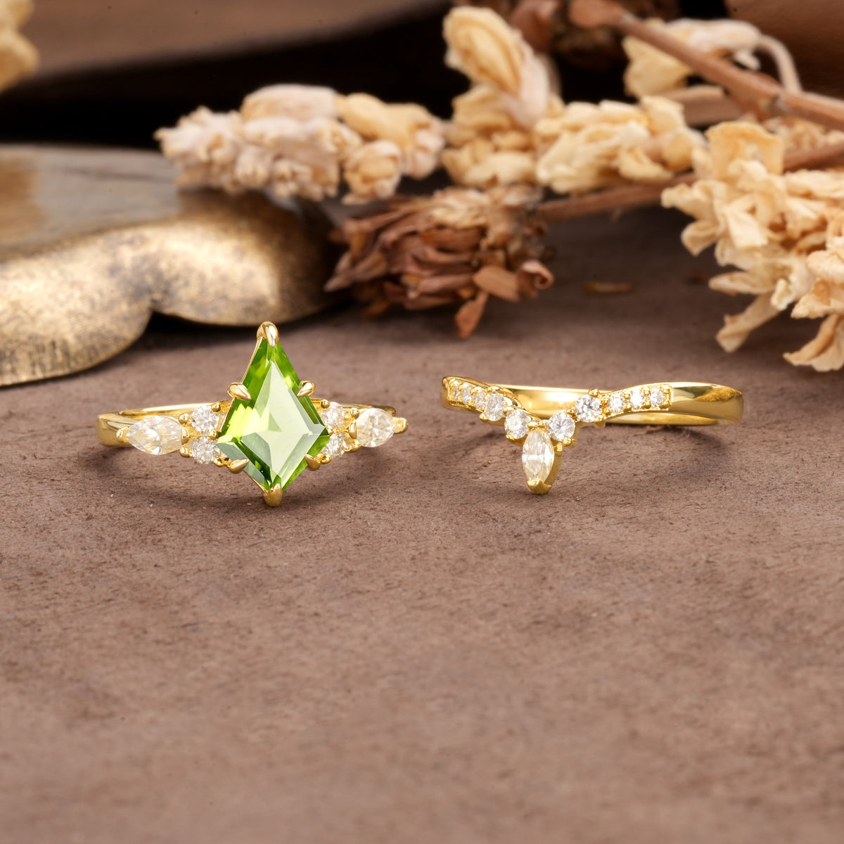 Vintage Milgrain Floral Kite Cut Peridot Bridal ring set - White-Gold