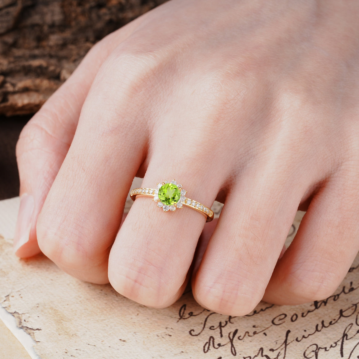 Vintage-Style Pavé Floral-Shaped 4-Prong Round-Cut Peridot Engagement Ring - Additional view