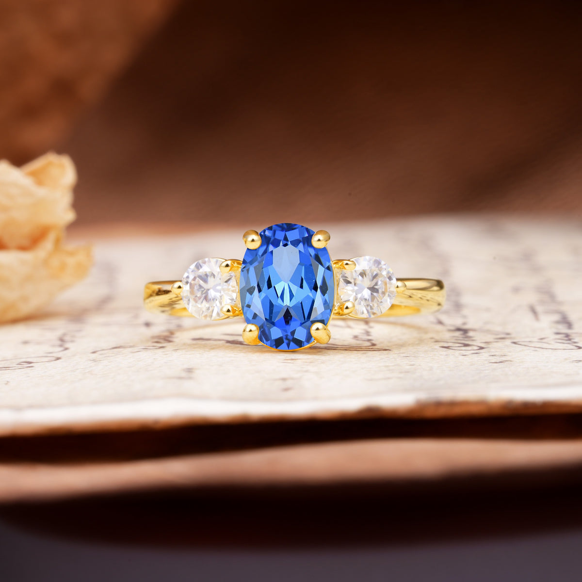 Luxurious Vintage 4-Prong Oval Cut Sapphire Three Stones Engagement Ring - Additional view
