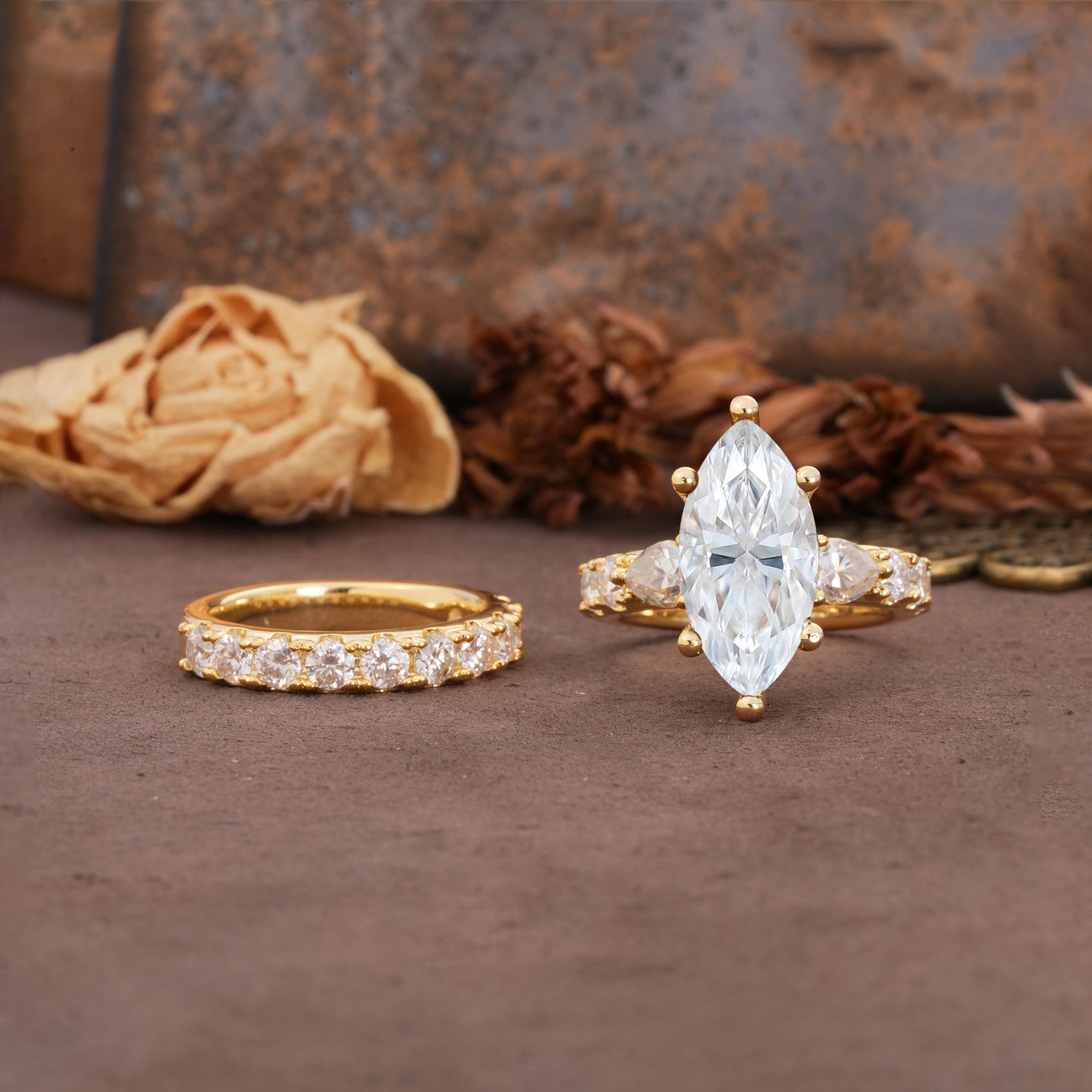 Luxurious Vintage 6-Prong Marquise Cut Moissanite Couple Rings - Yellow-Gold