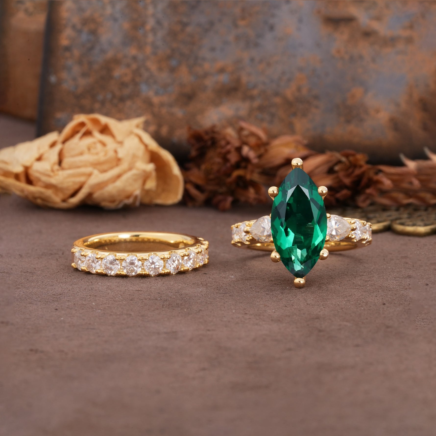 Luxurious Vintage 6-Prong Marquise Cut Emerald Couple Rings - Yellow-Gold