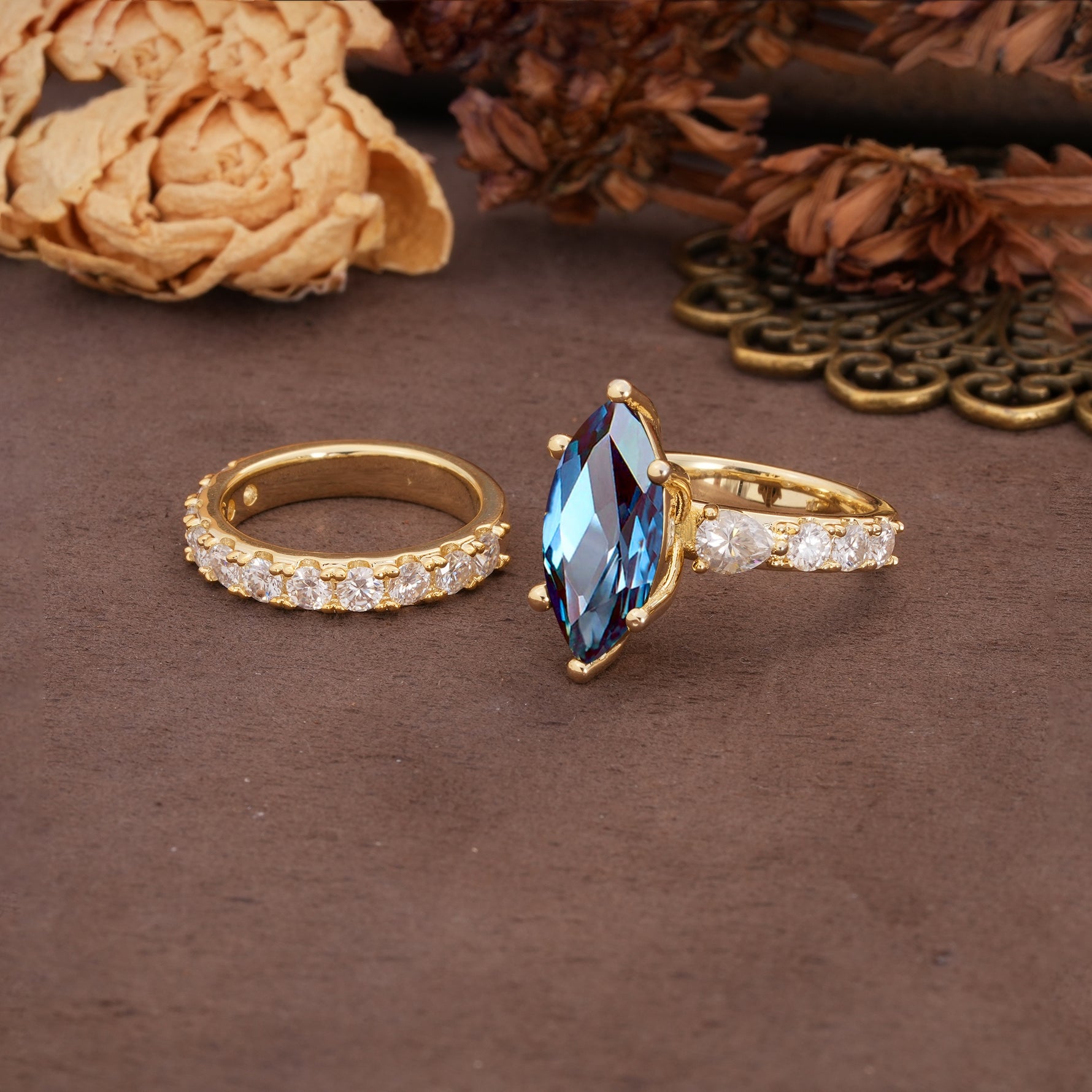 Luxurious Vintage 6-Prong Marquise Cut Alexandrite Couple Rings - Additional view