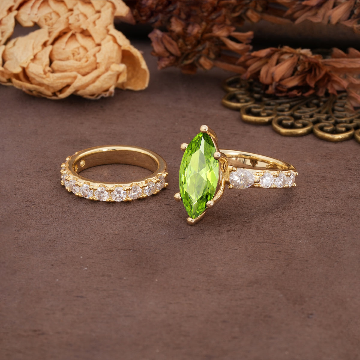 Luxurious Vintage 6-Prong Marquise Cut Peridot Couple Rings - Additional view