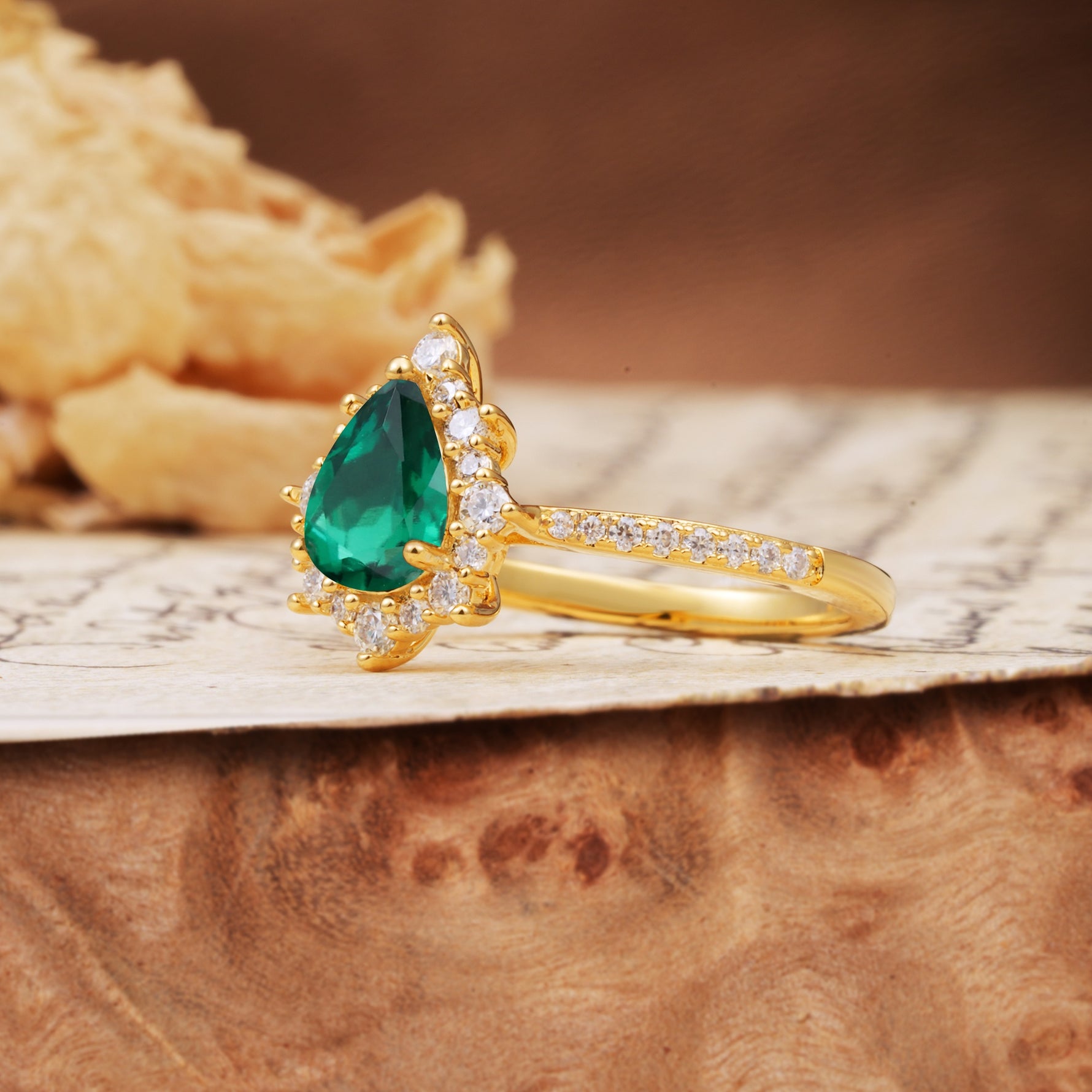 Vintage Classic 3-Prong Pear Cut Emerald Engagement Ring - Additional view
