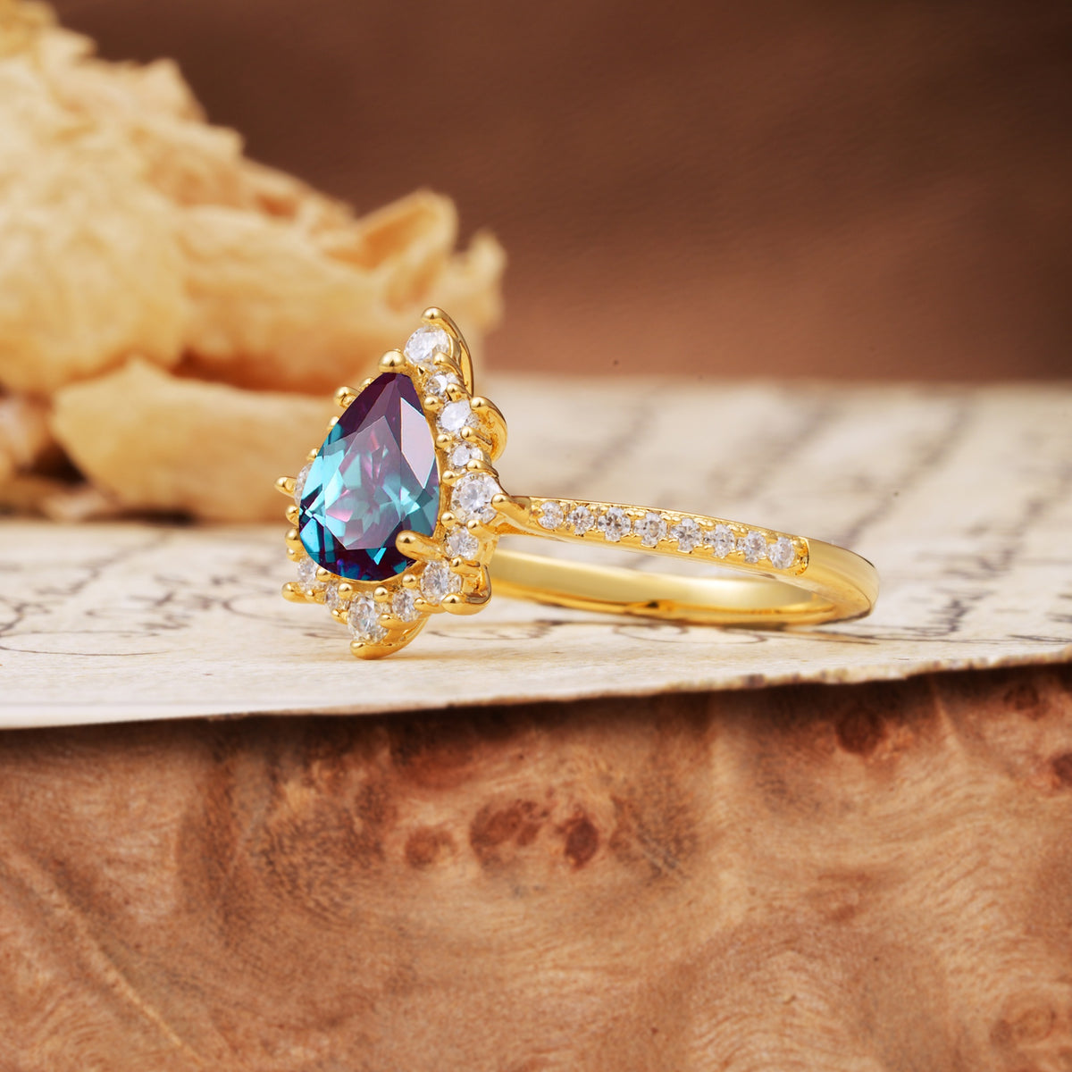 Vintage Classic 3-Prong Pear Cut Alexandrite Engagement Ring - Additional view