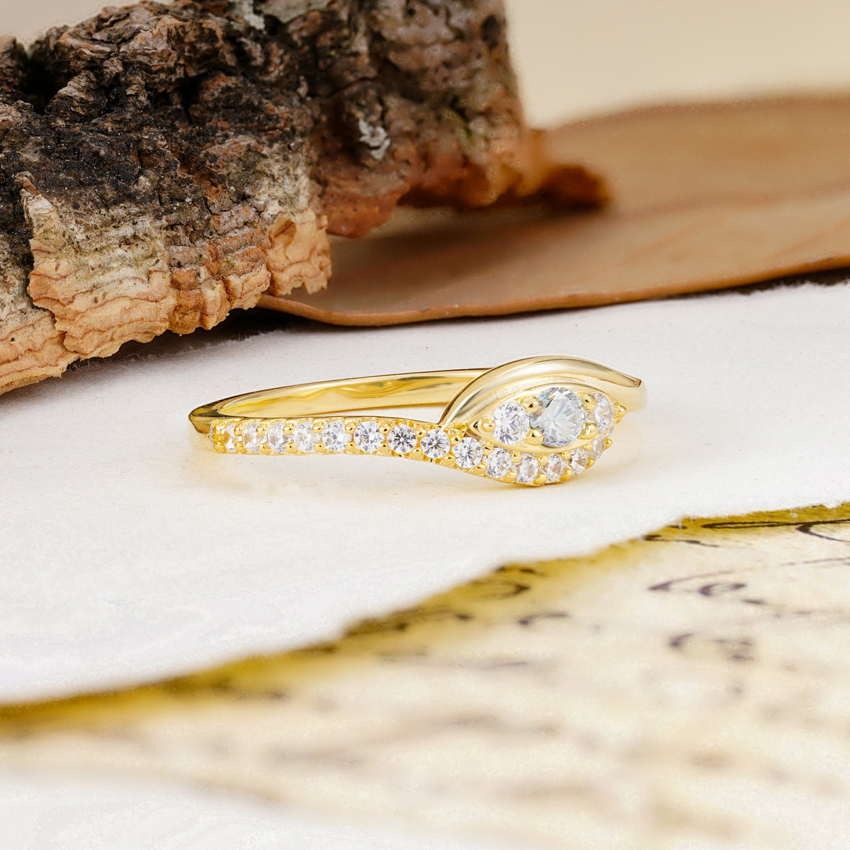 Classic Luxurious Vintage Devil's Eye 4-Prong Round Cut Moissanite Engagement Ring - Additional view