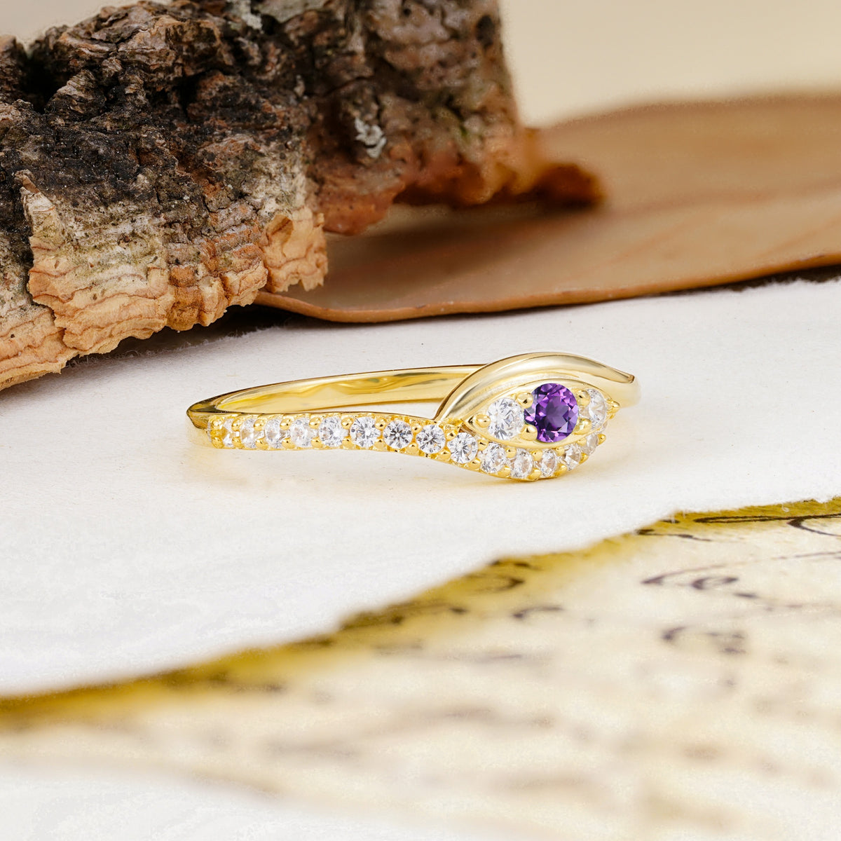 Classic Luxurious Vintage Devil's Eye 4-Prong Round Cut Amethyst Engagement Ring - Additional view