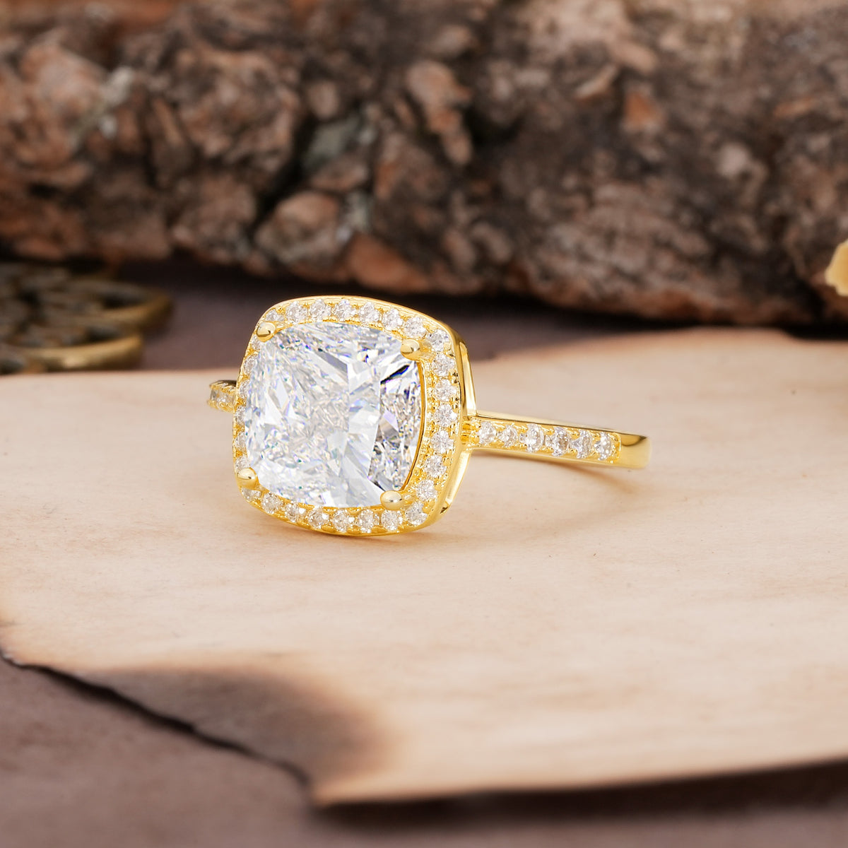 Unique And Luxurious 4-Prong Princess Cut Moissanite Engagement Ring - Additional view