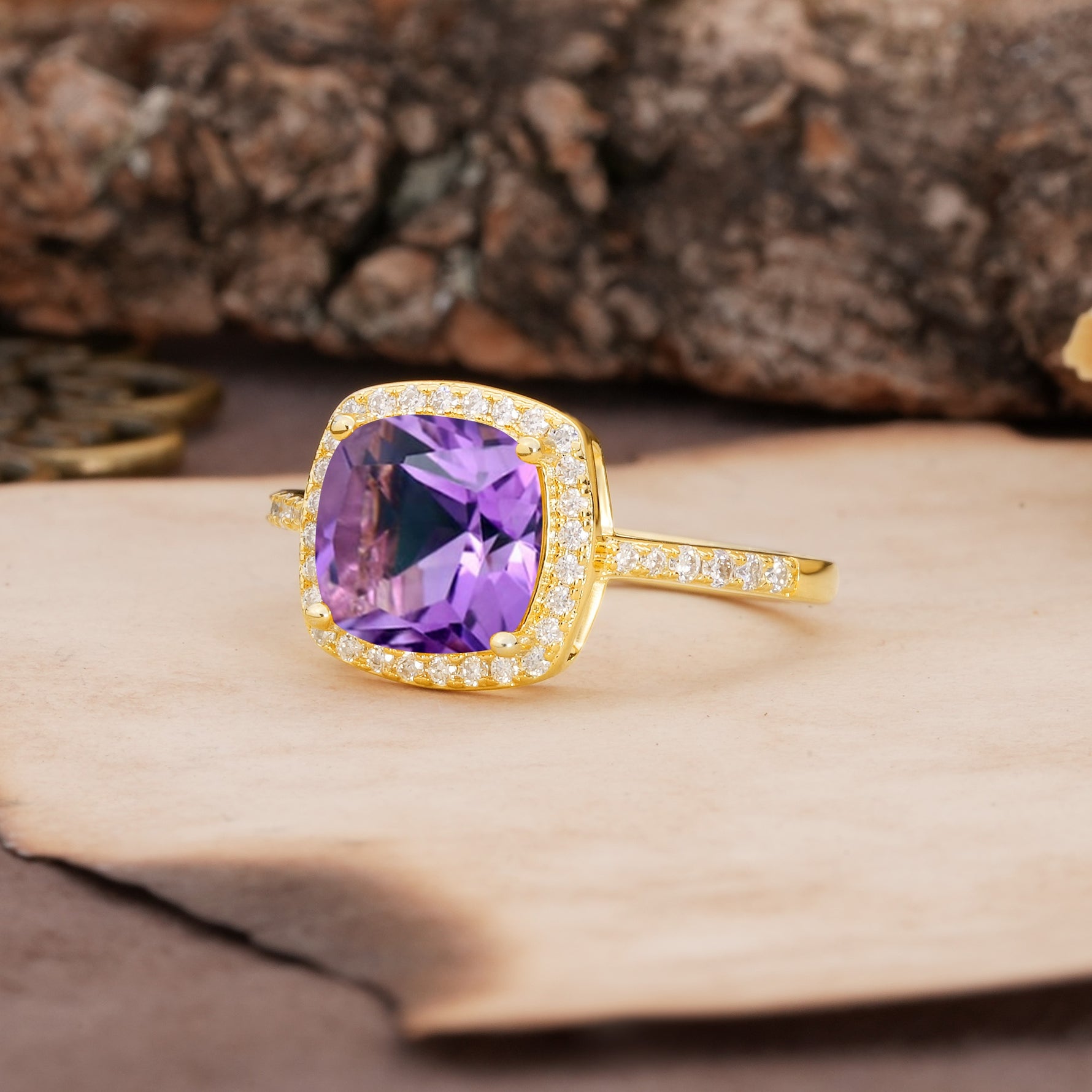 Unique And Luxurious 4-Prong Princess Cut Amethyst Engagement Ring - Additional view