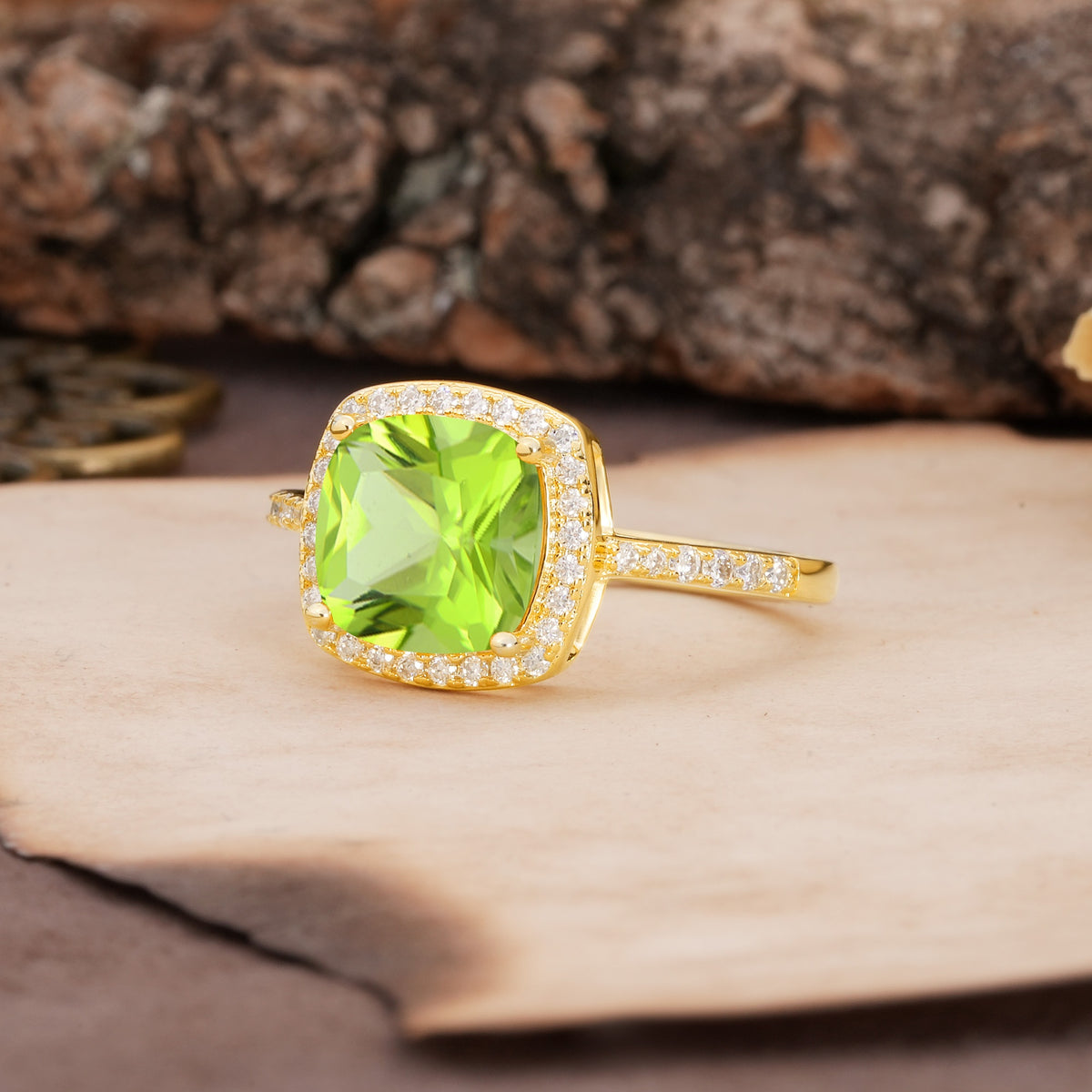 Unique And Luxurious 4-Prong Princess Cut Peridot Engagement Ring - Additional view