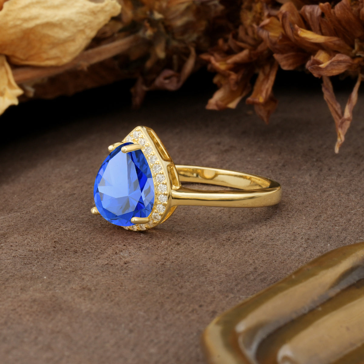 Luxurious 4-Prong Pear Cut Sapphire Engagement Ring - Additional view