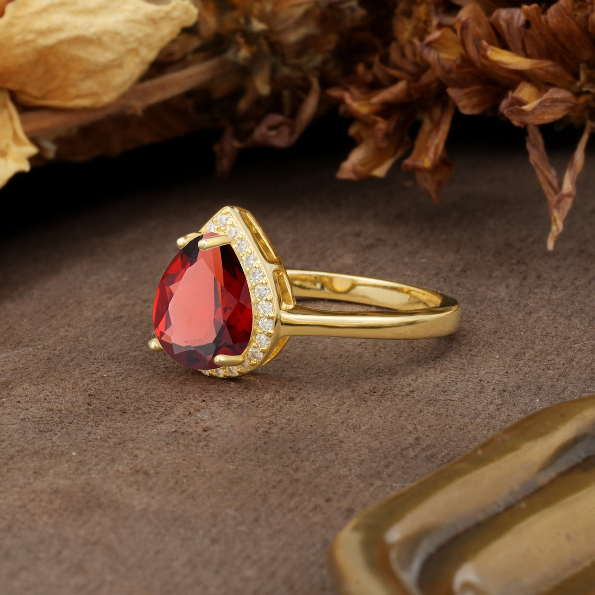 Luxurious 4-Prong Pear Cut Garnet Engagement Ring - Additional view