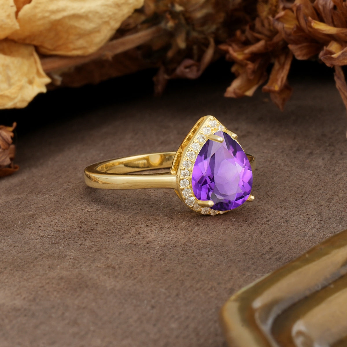 Luxurious 4-Prong Pear Cut Amethyst Engagement Ring - Additional view