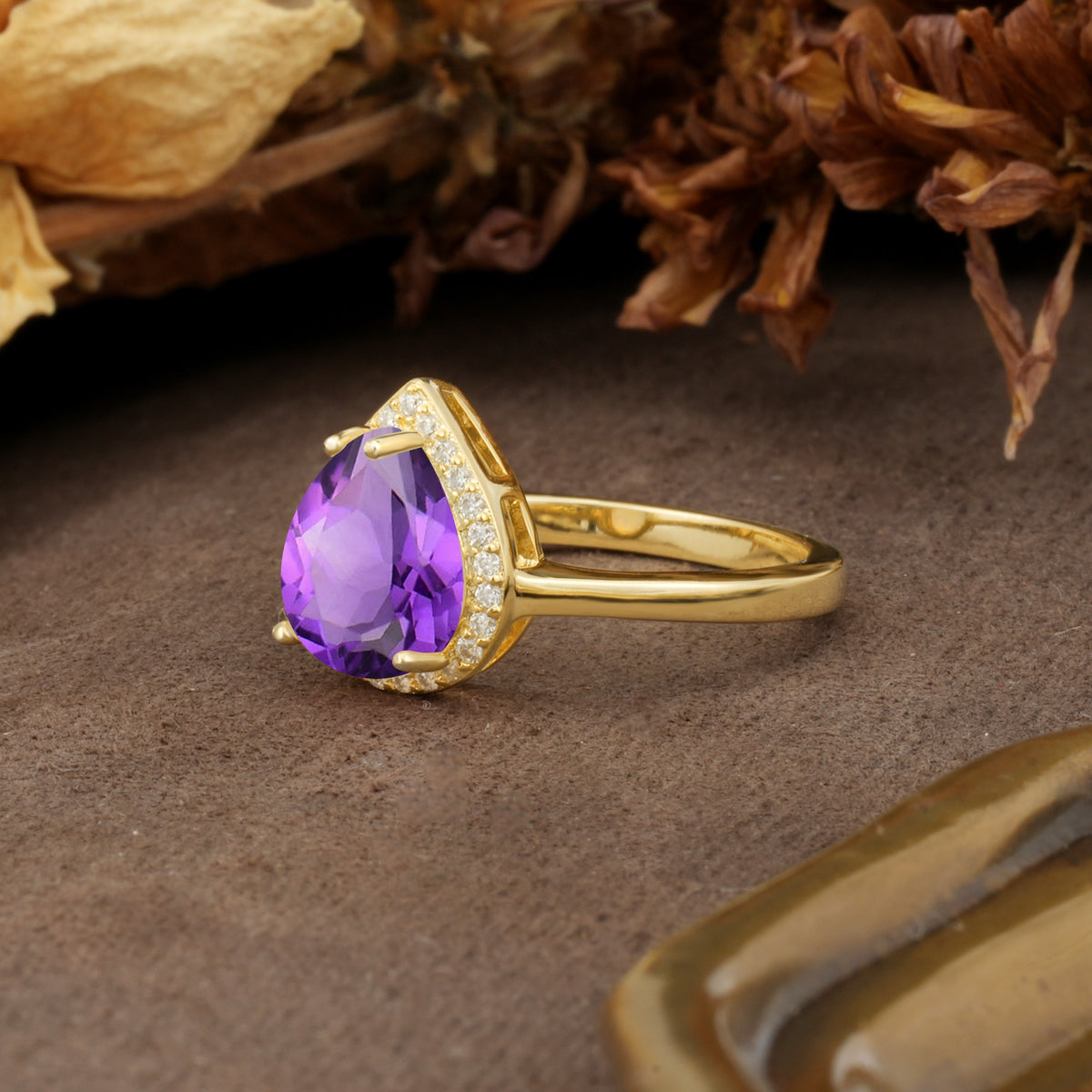 Luxurious 4-Prong Pear Cut Amethyst Engagement Ring - Additional view