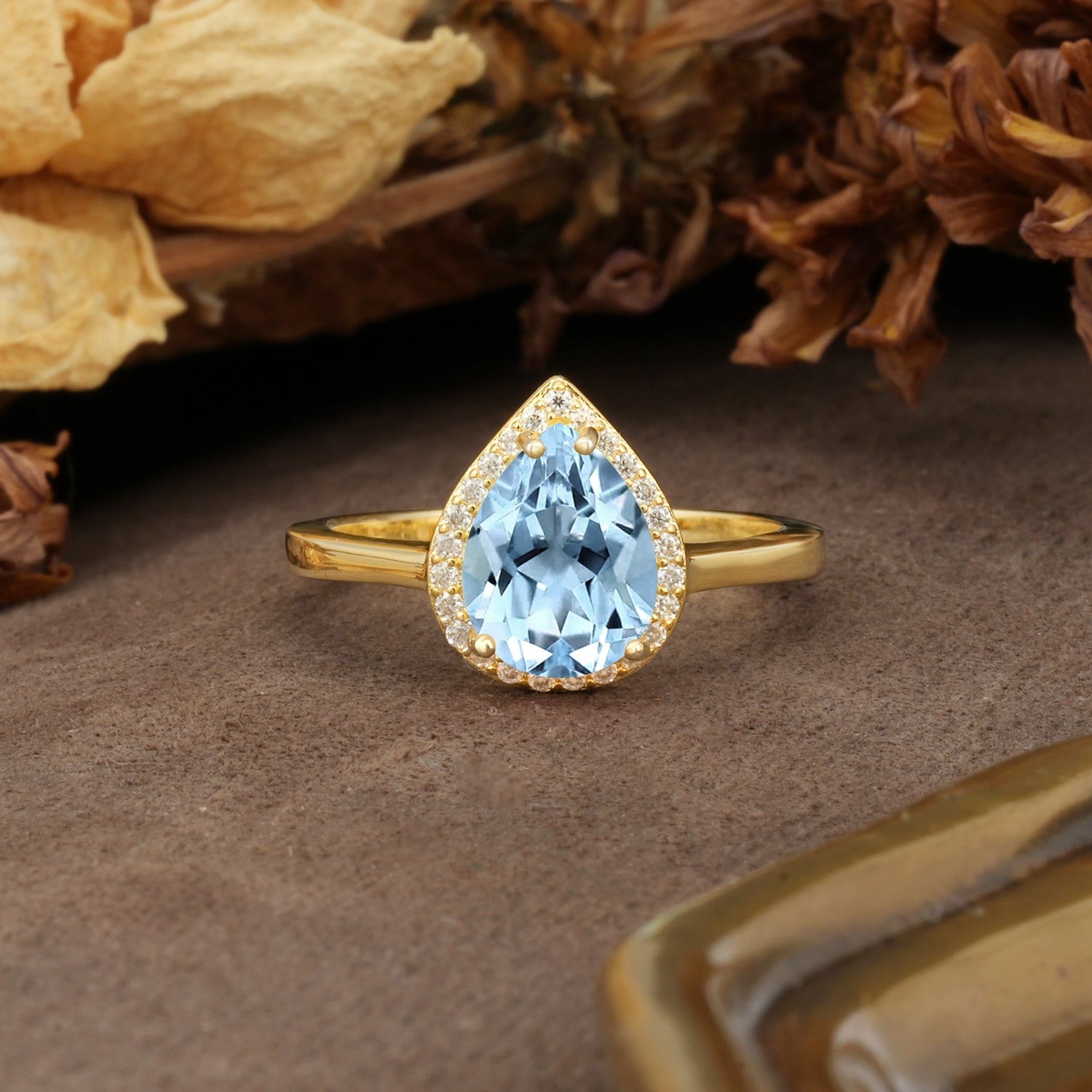 Luxurious 4-Prong Pear Cut Aquamarine Engagement Ring - Additional view