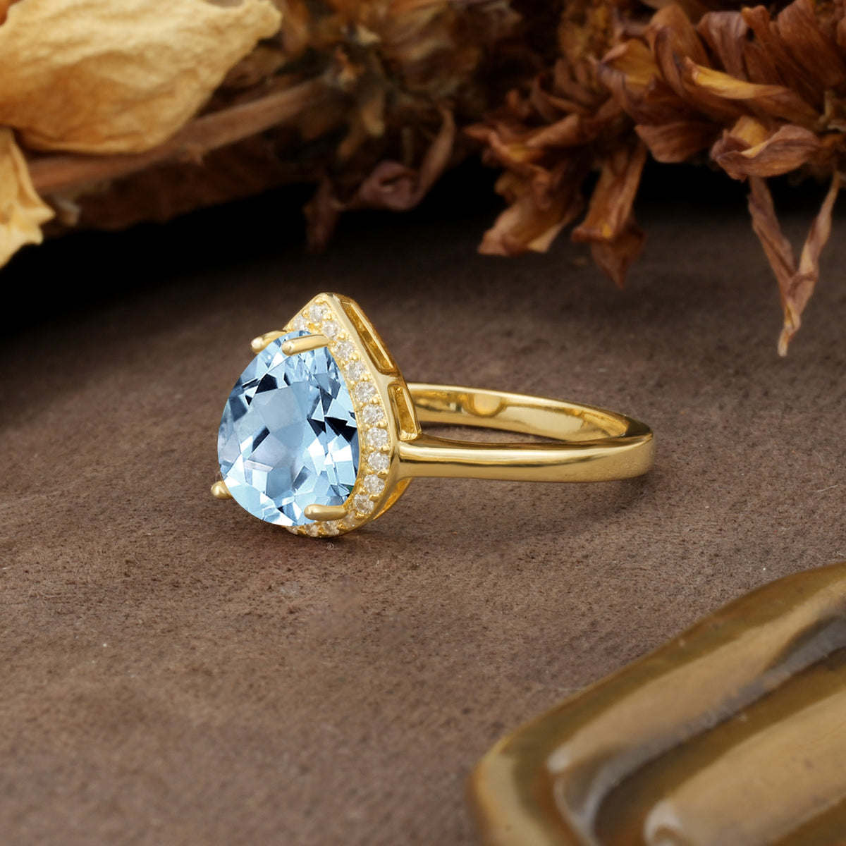 Luxurious 4-Prong Pear Cut Aquamarine Engagement Ring - Additional view
