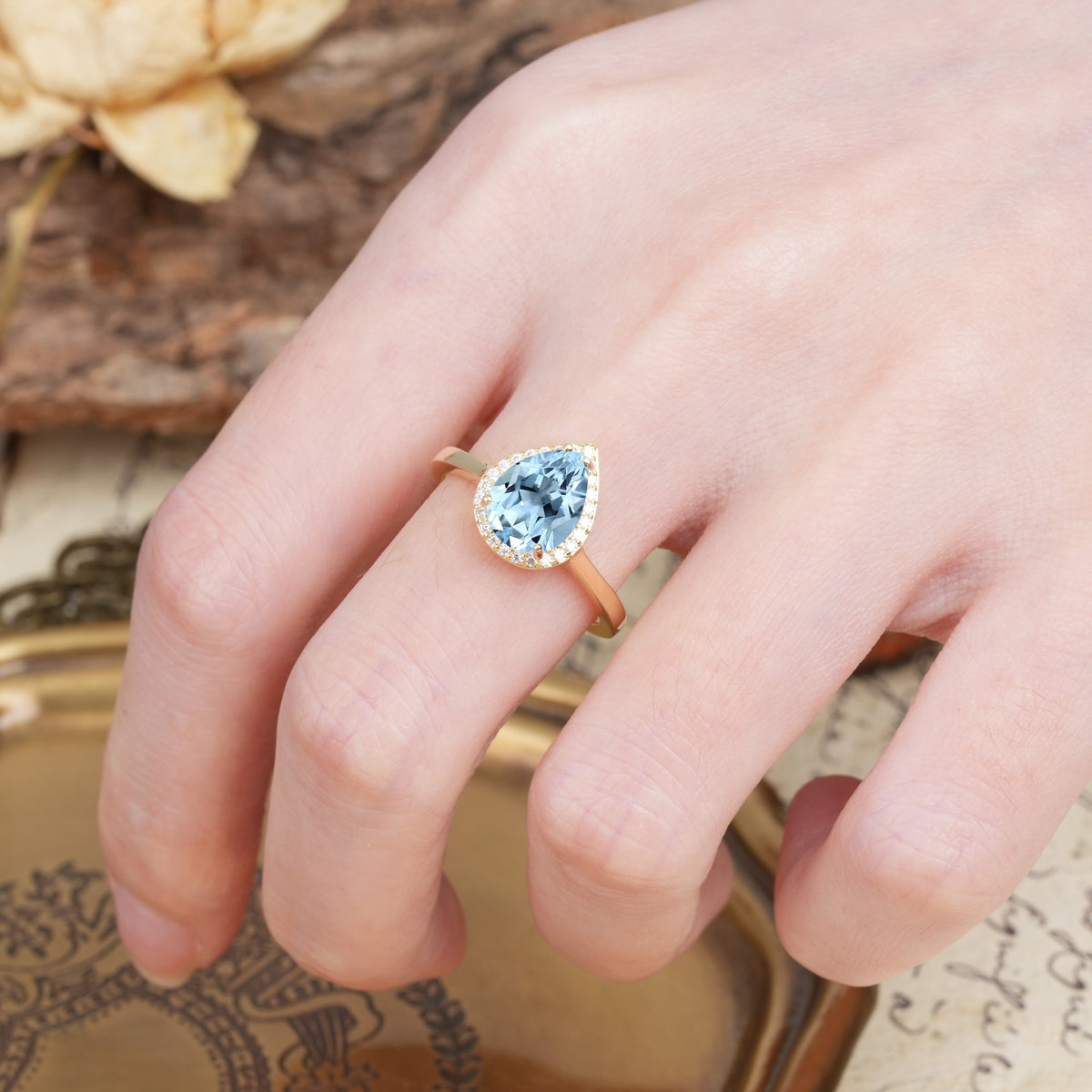 Luxurious 4-Prong Pear Cut Aquamarine Engagement Ring - Additional view