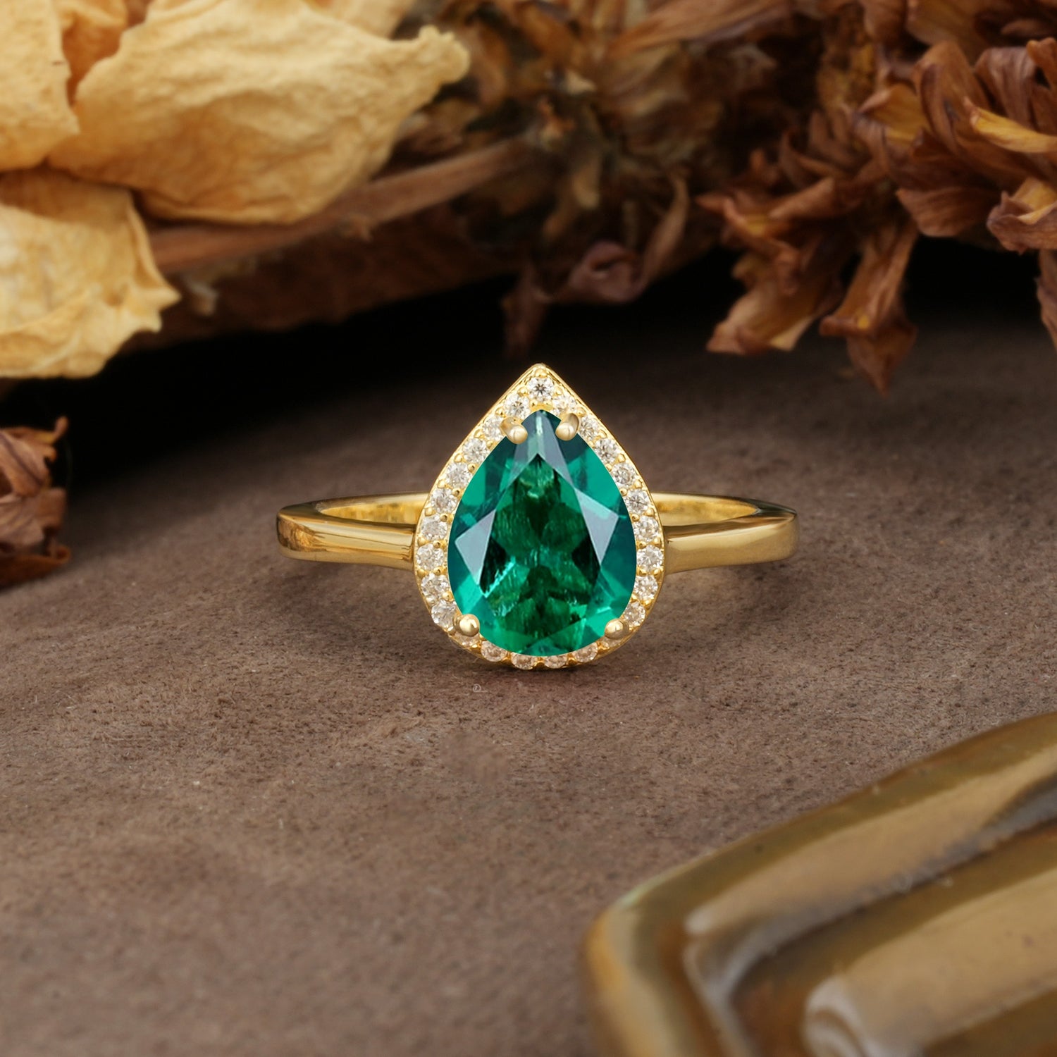 Luxurious 4-Prong Pear Cut Emerald Engagement Ring - Additional view